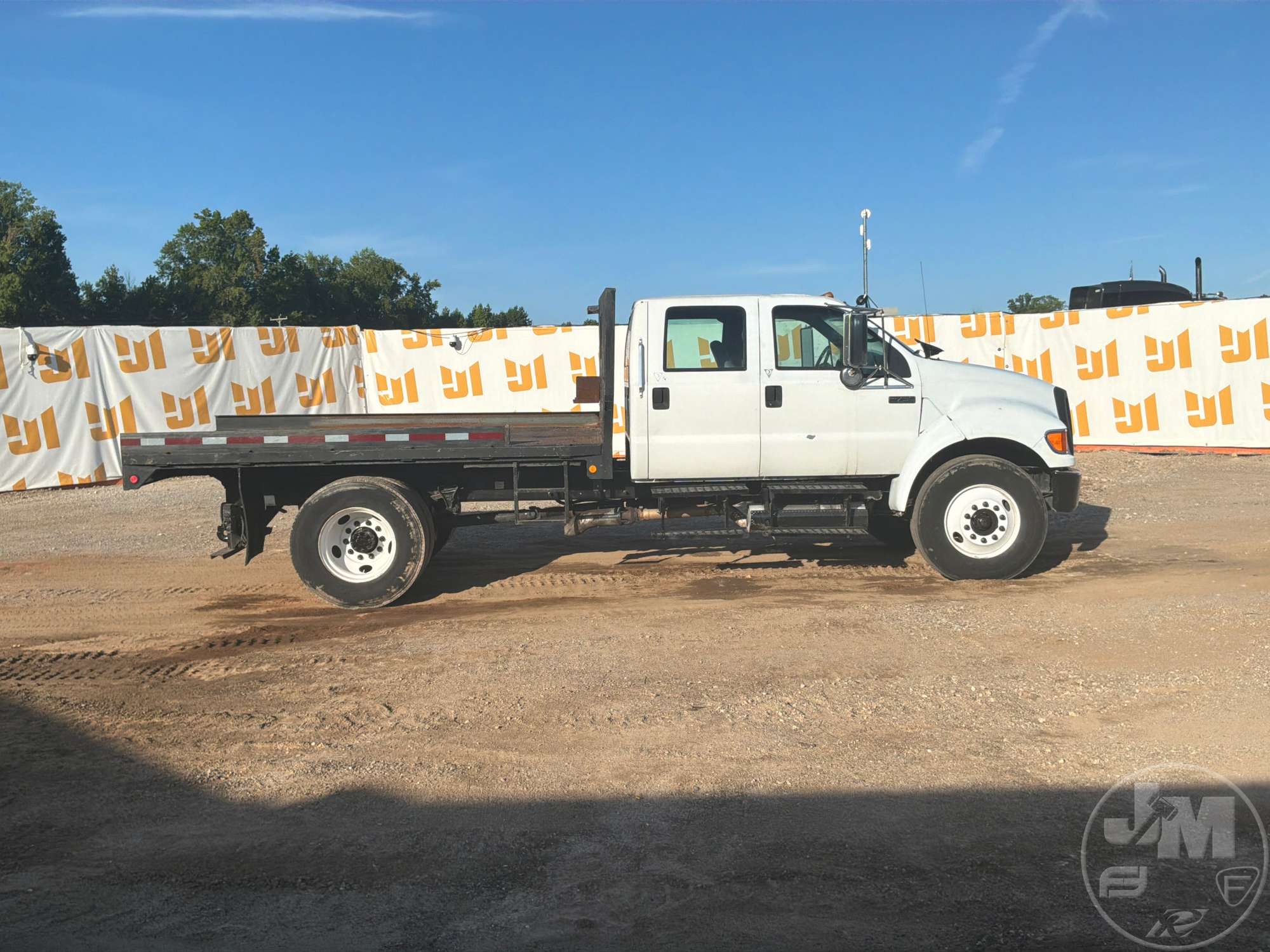 2009 Ford F-750 CREW CAB