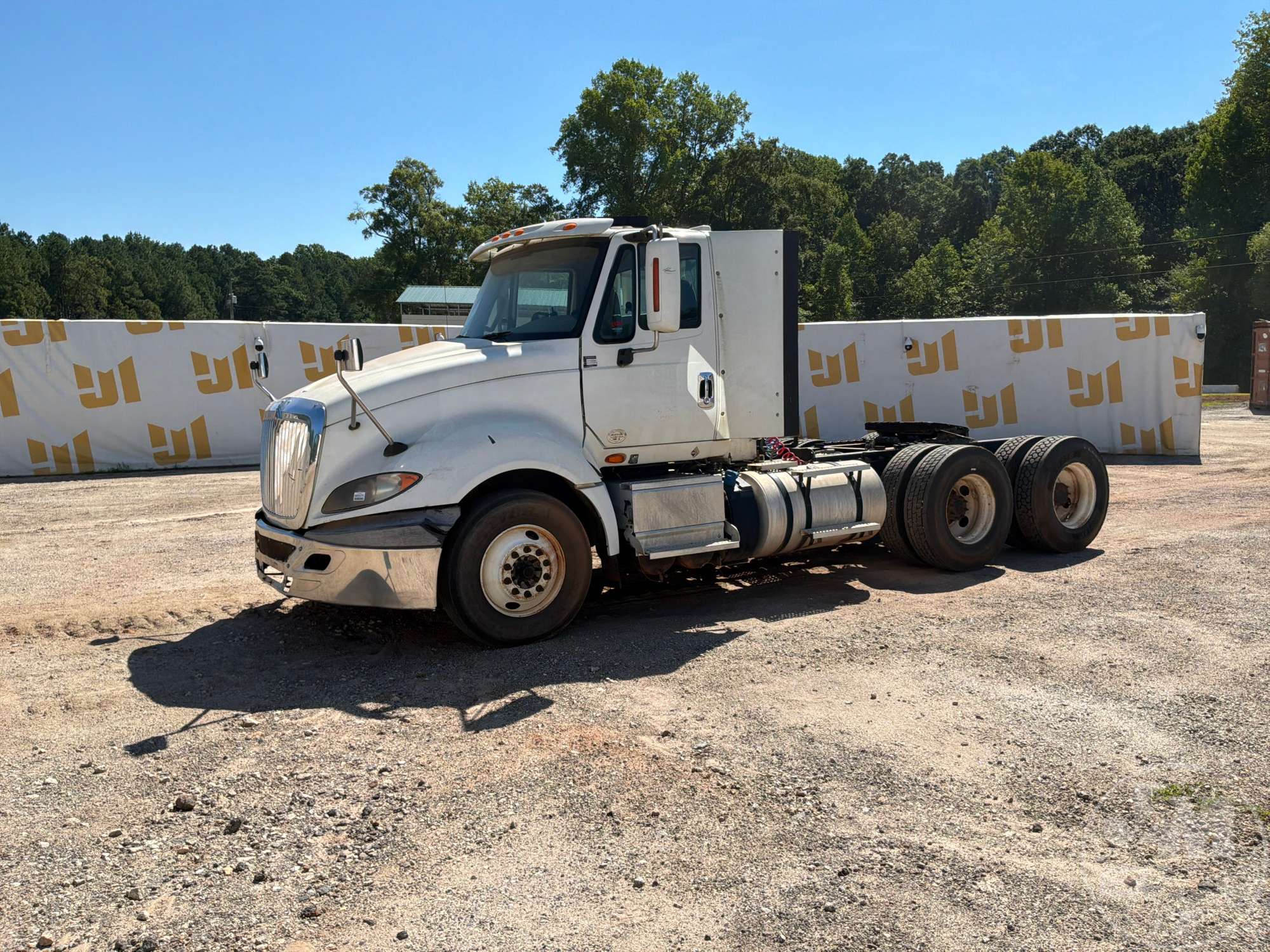 Photo of 2015 International LF687