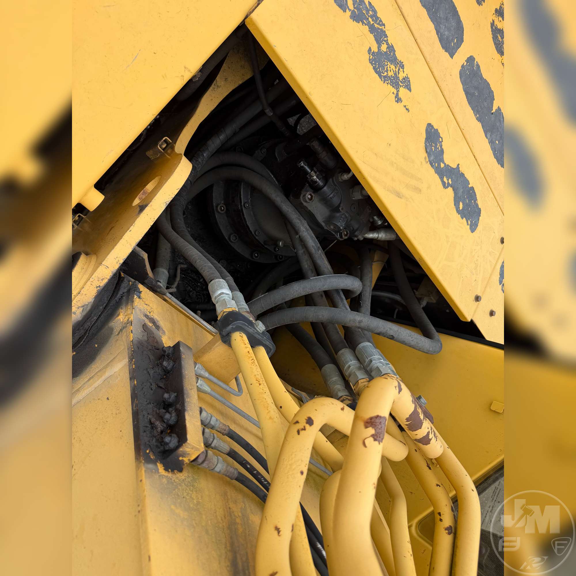 2001 John Deere 230 LC