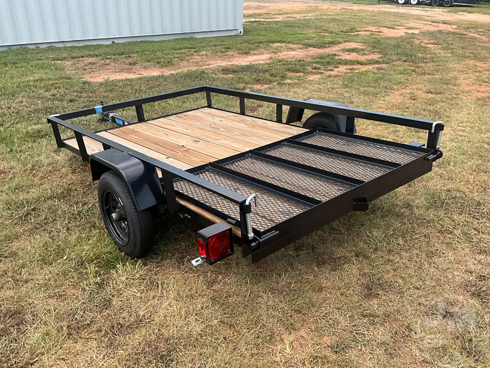 2027 TRIPLE CROWN TRAILERS, INC LD5X8S10O