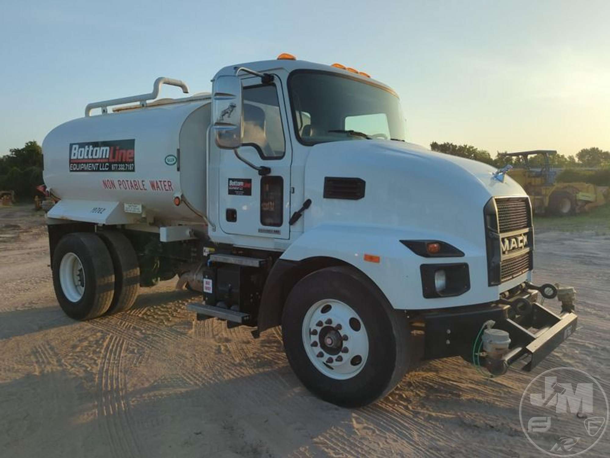 2023 Mack MD642R
