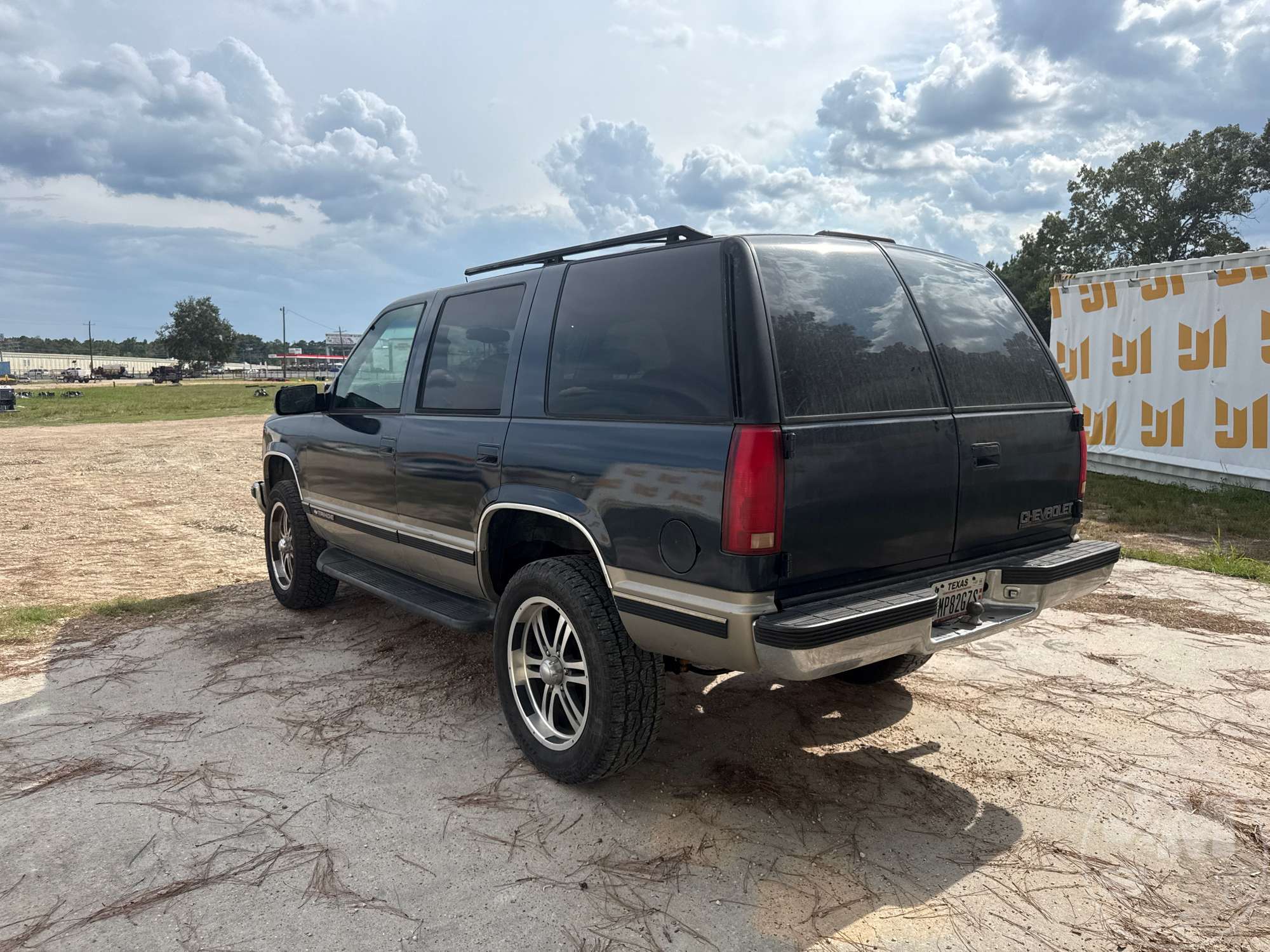 Photo of 1999 Chevrolet Tahoe