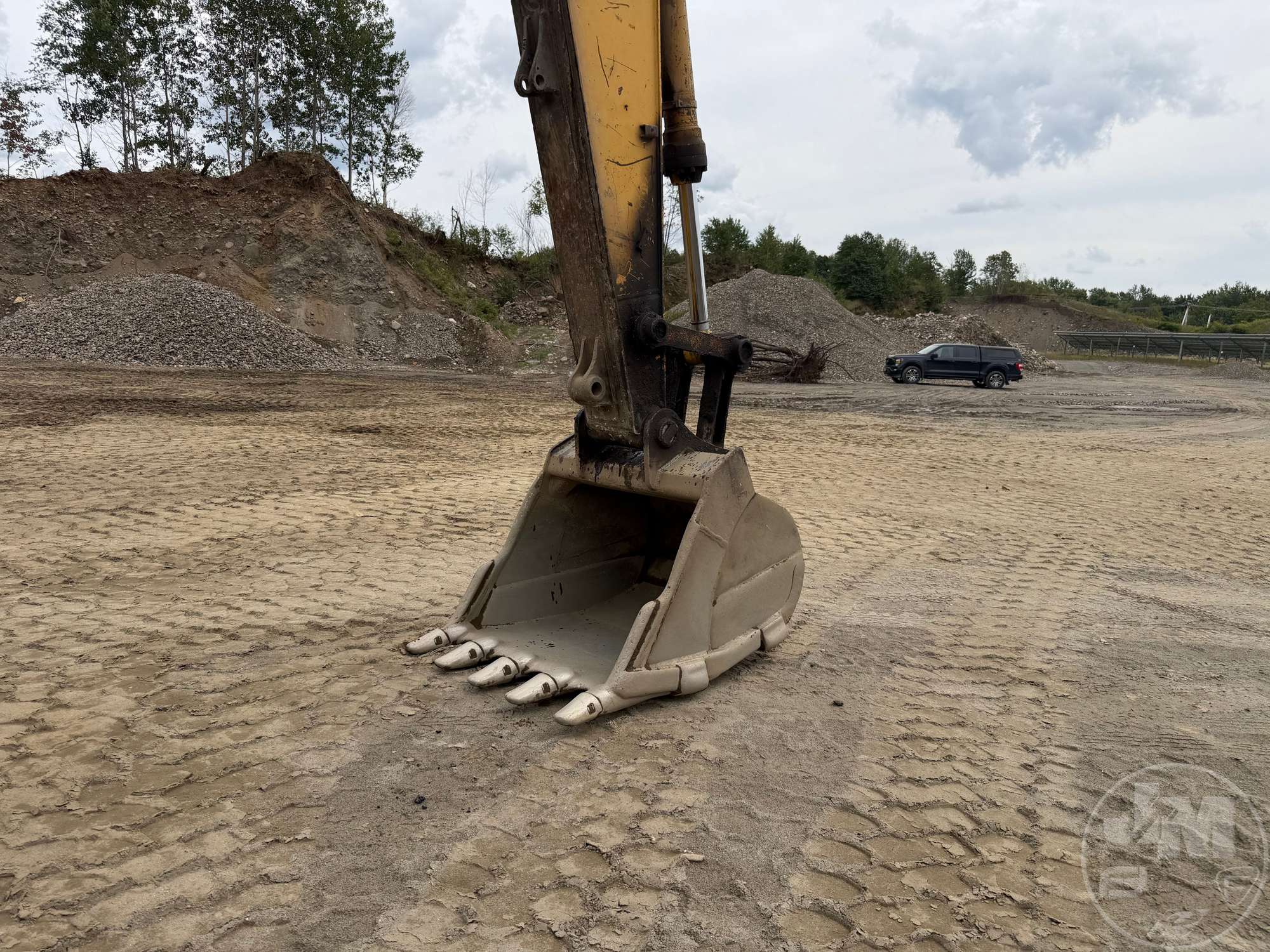 2004 John Deere 270C LC