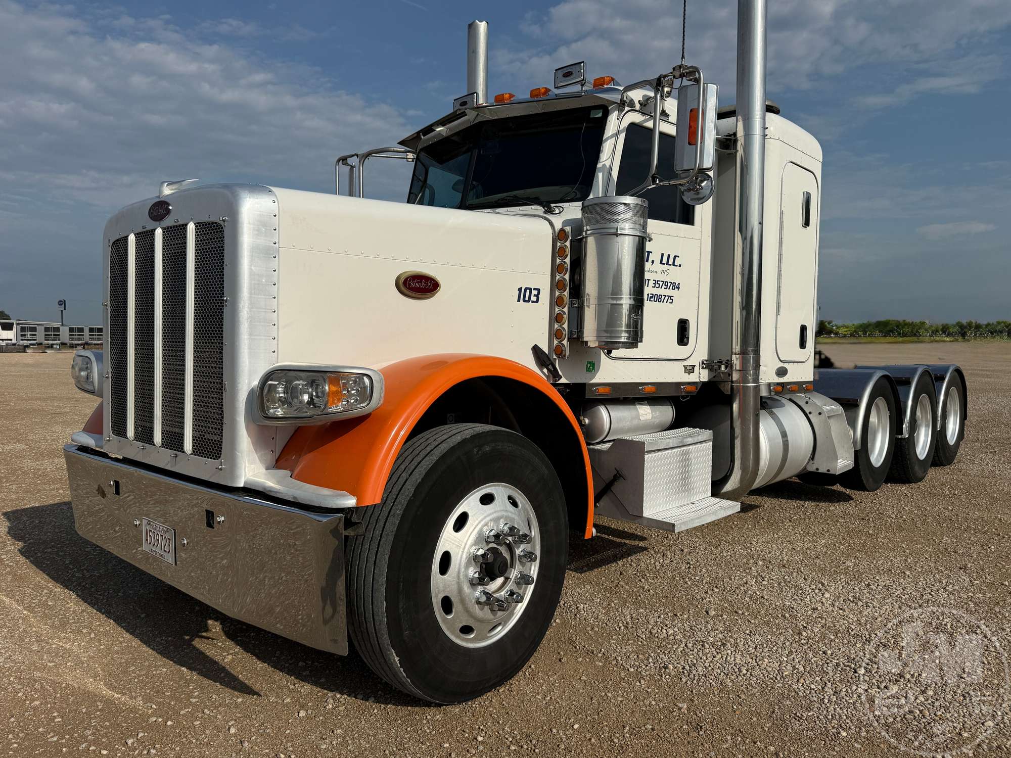Photo of 2008 Peterbilt 388