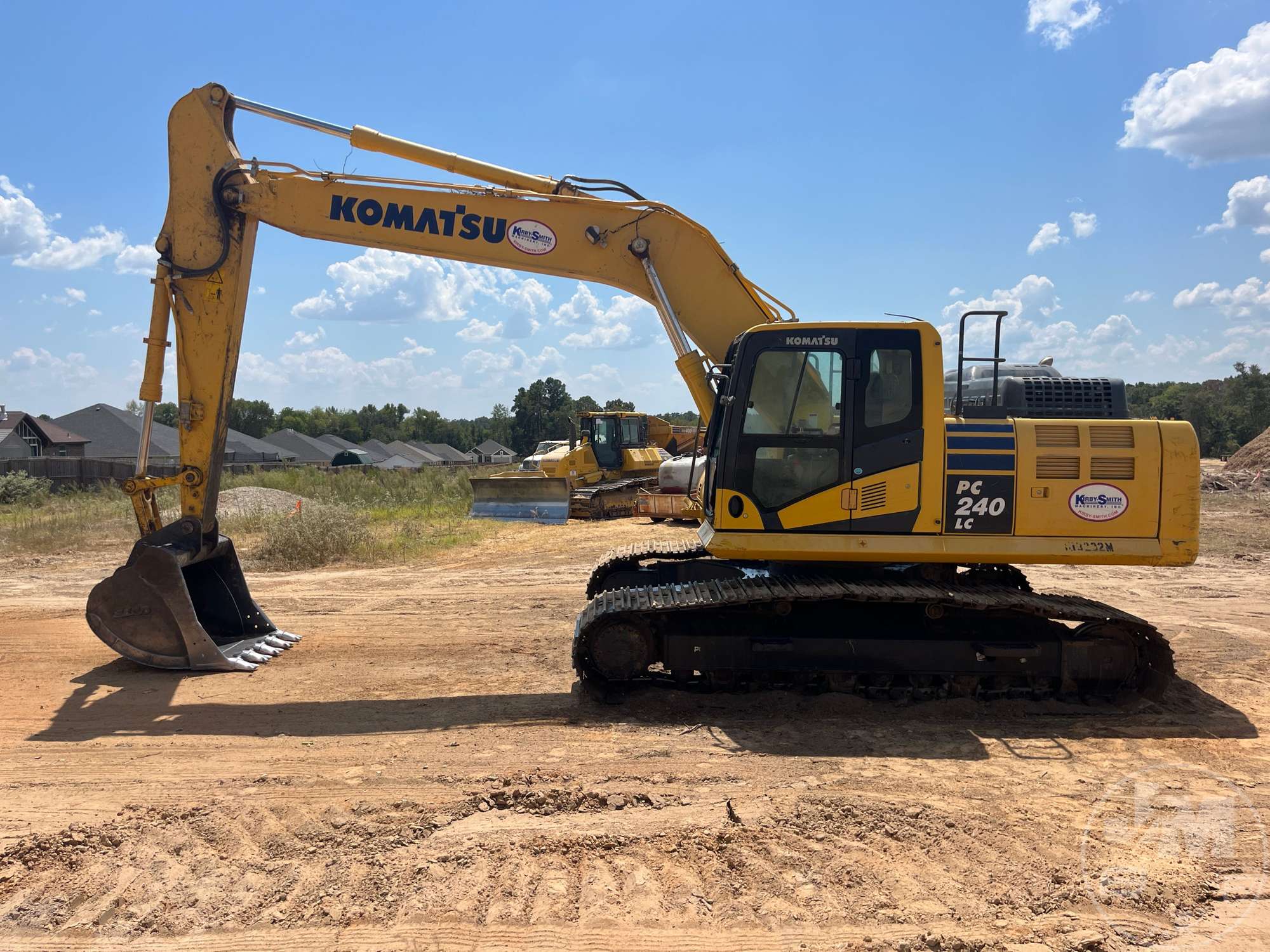 2022 Komatsu PC240LC-11