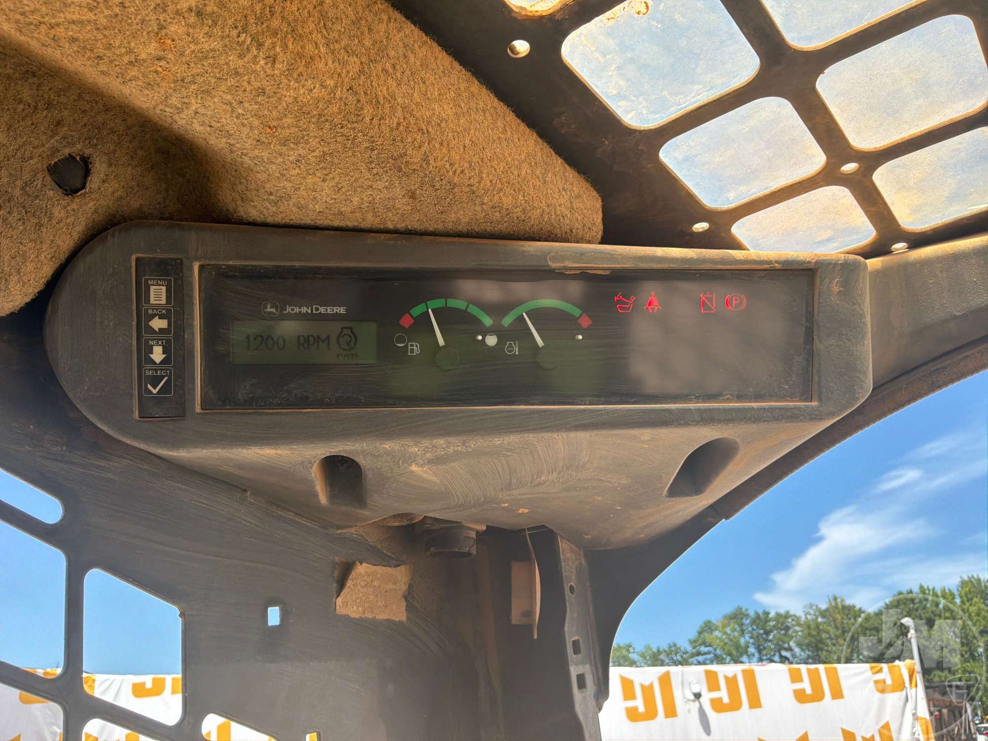2016 John Deere 323E