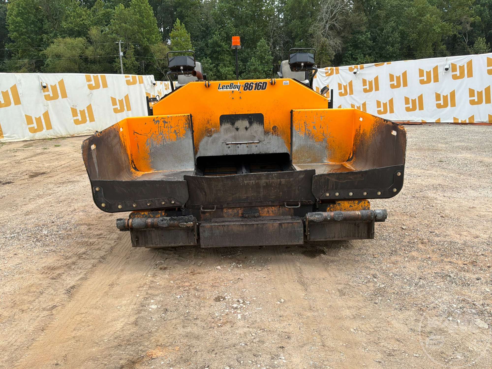 2022 Leeboy 8616D