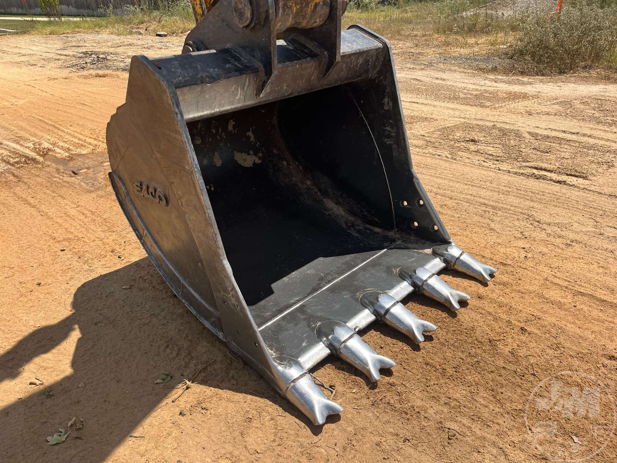 2022 Komatsu PC240LC-11