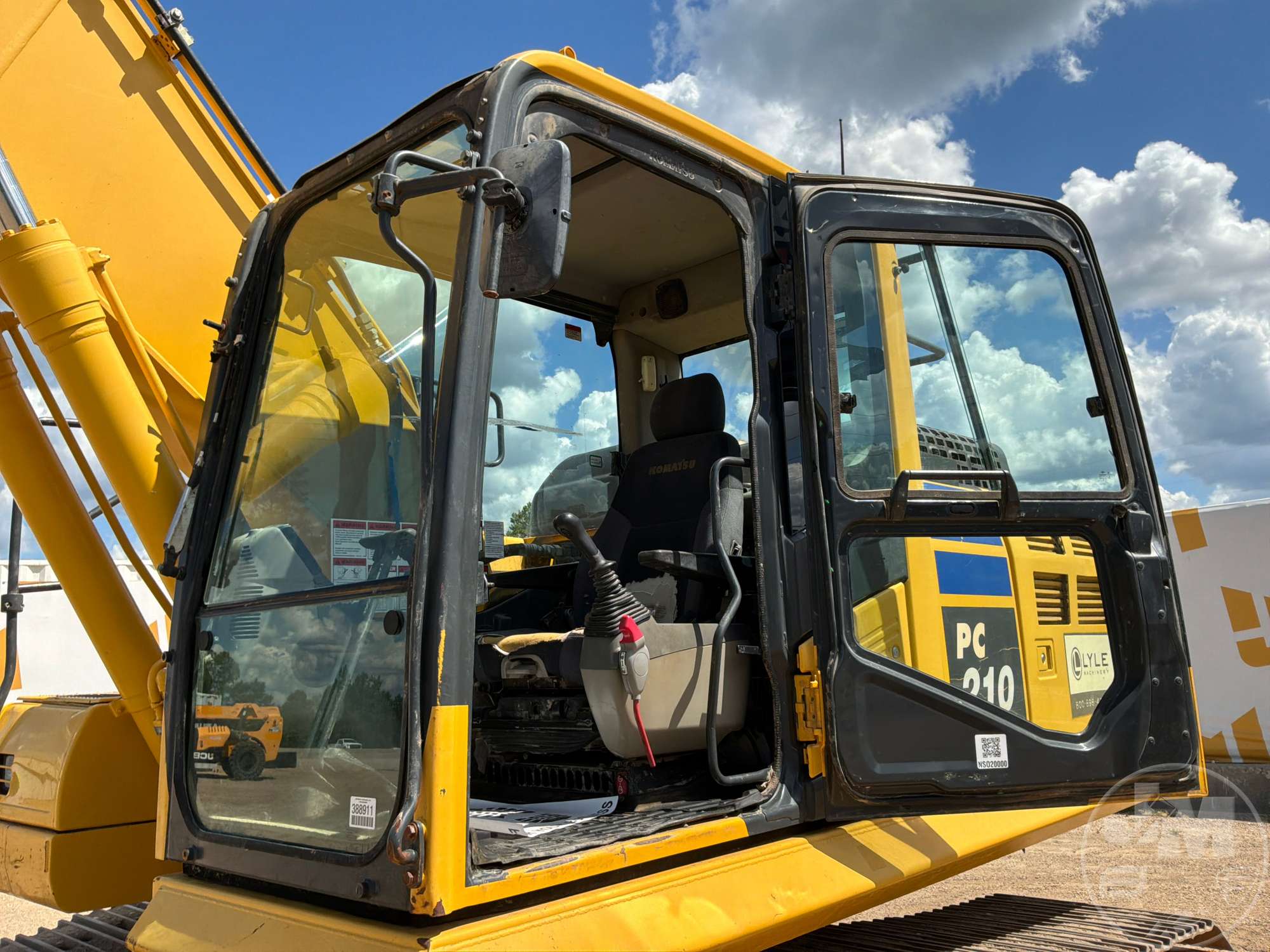2019 Komatsu PC210LC-11