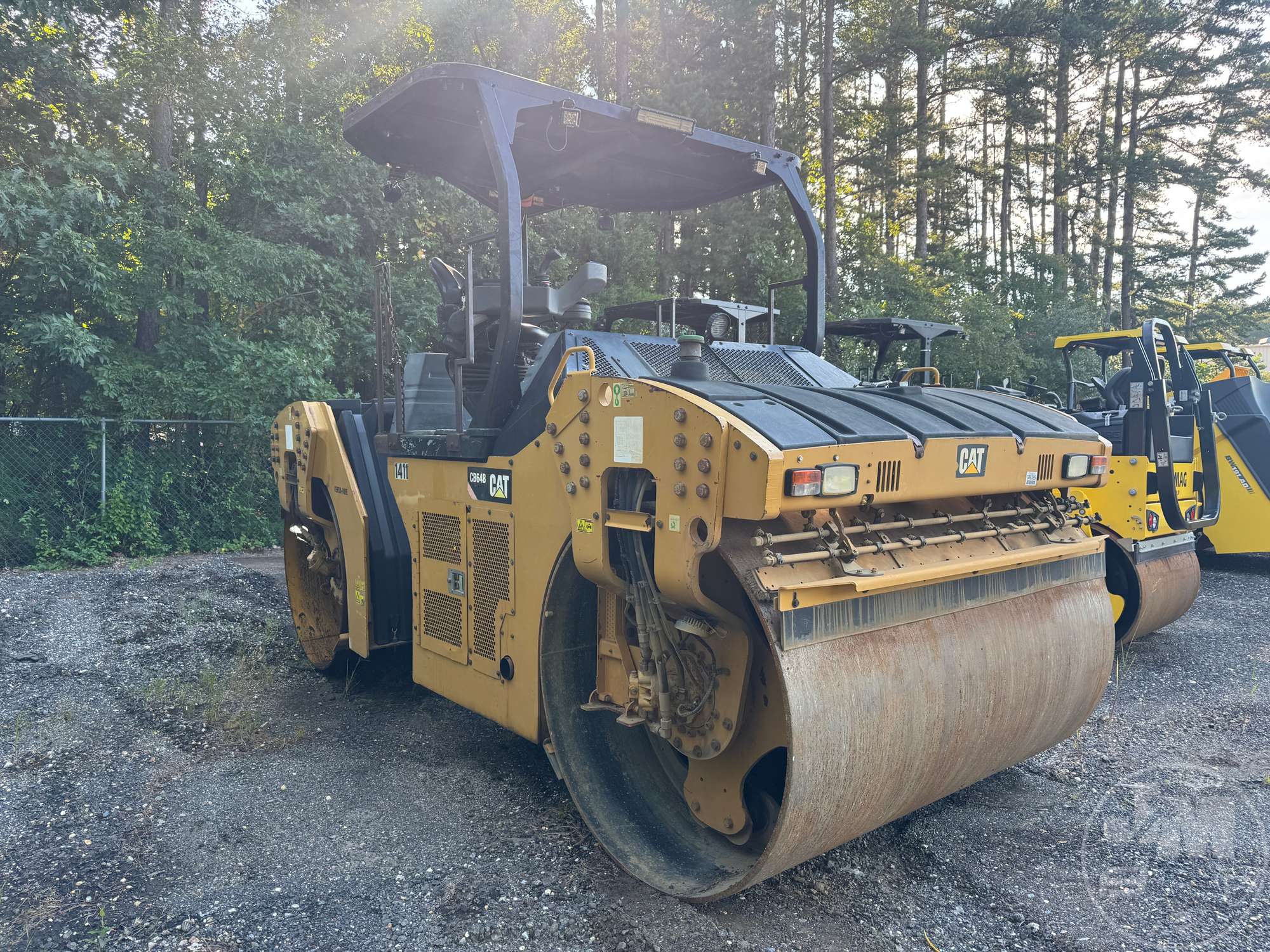 2015 Caterpillar CB64B