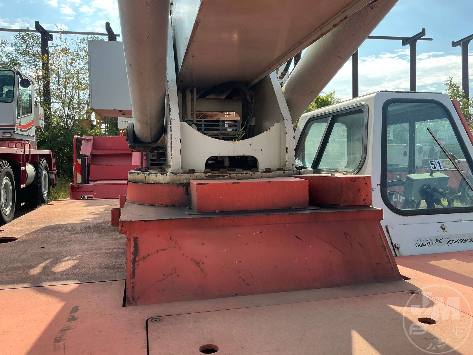 2004 Shuttlelift 5560B
