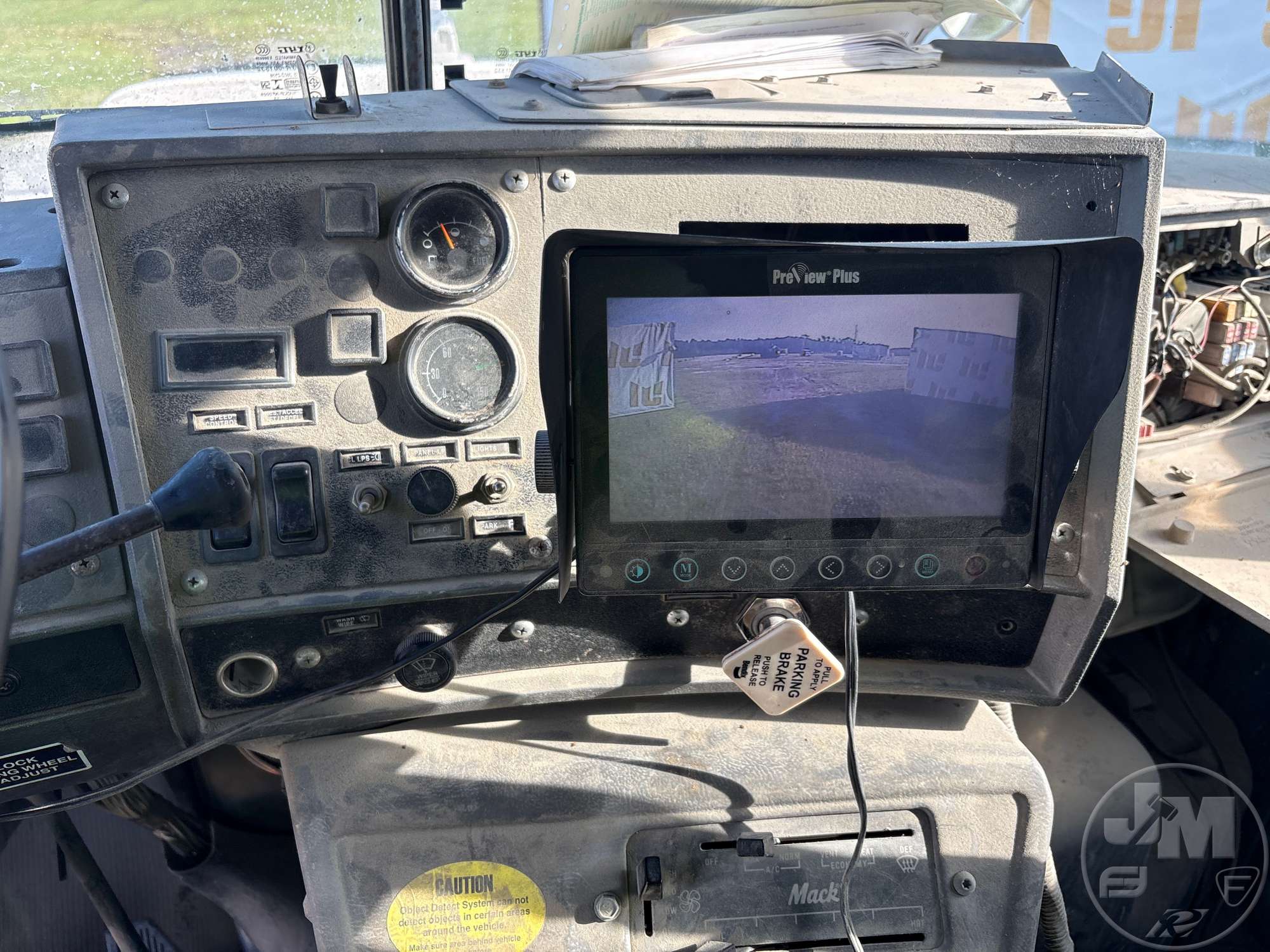2001 Mack DM690S