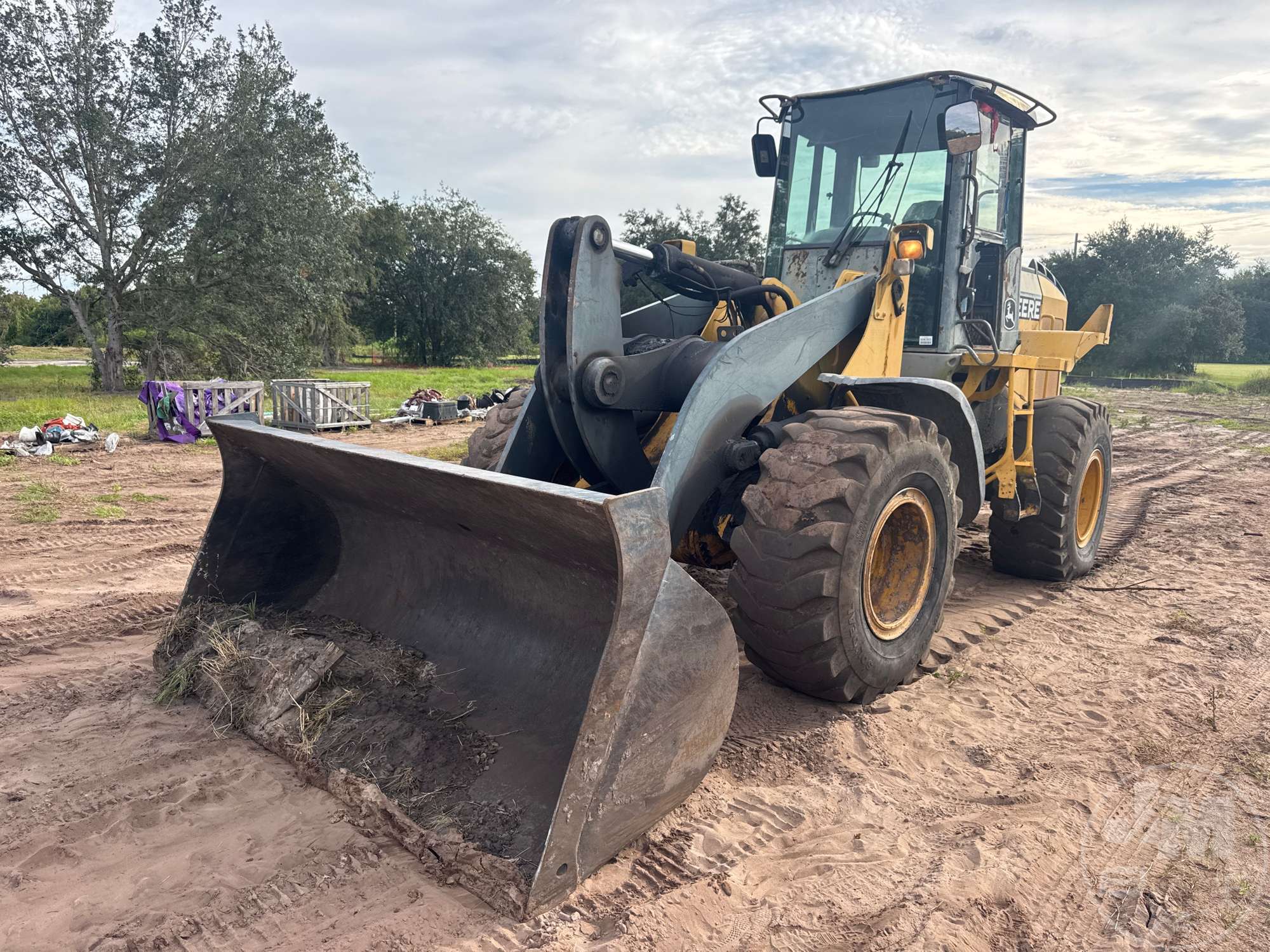 Photo of 2005 John Deere 624J