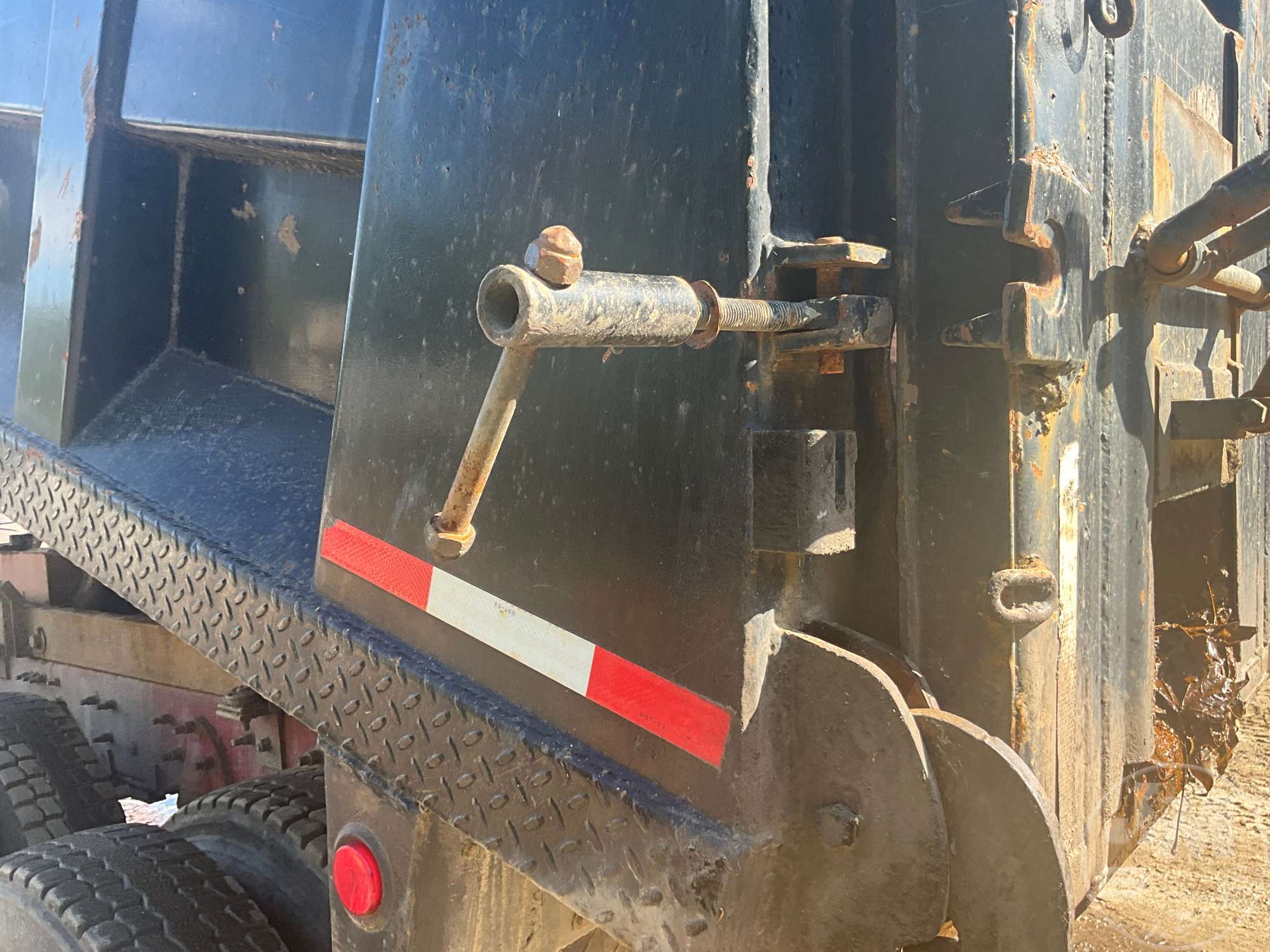 2009 Mack GU713