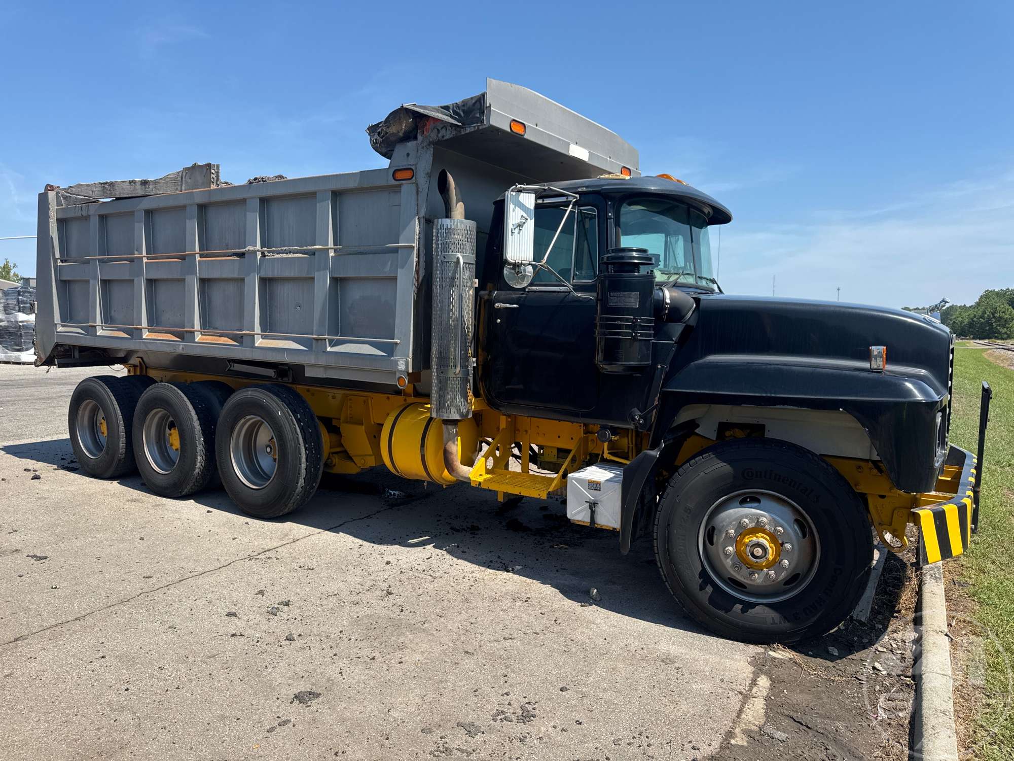 1996 Mack RD688S