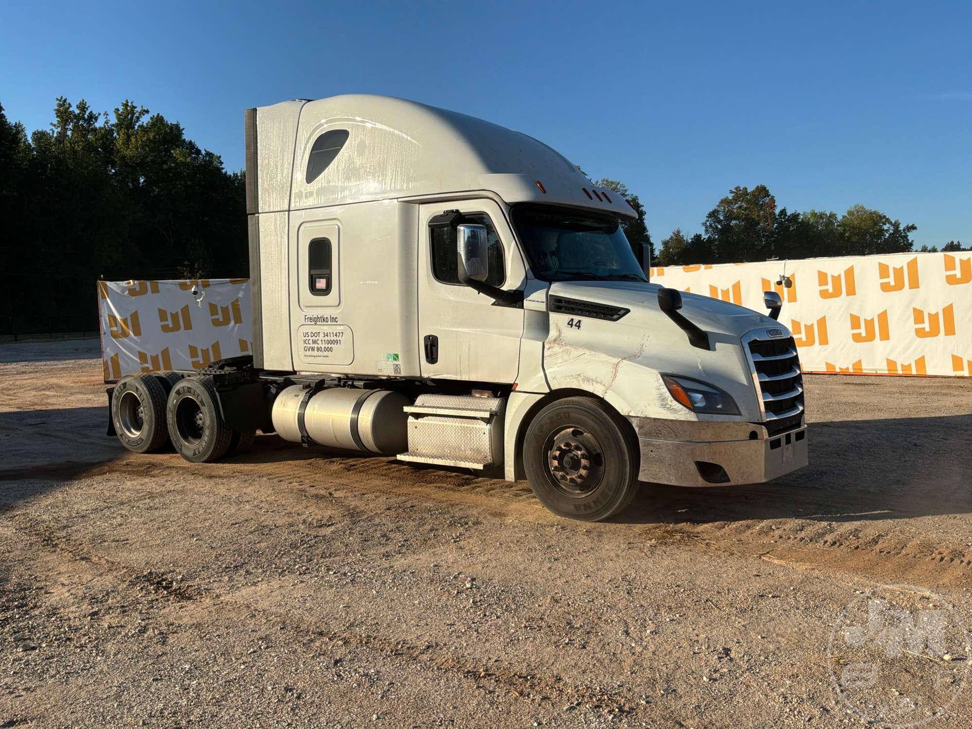 2020 Freightliner CASCADIA