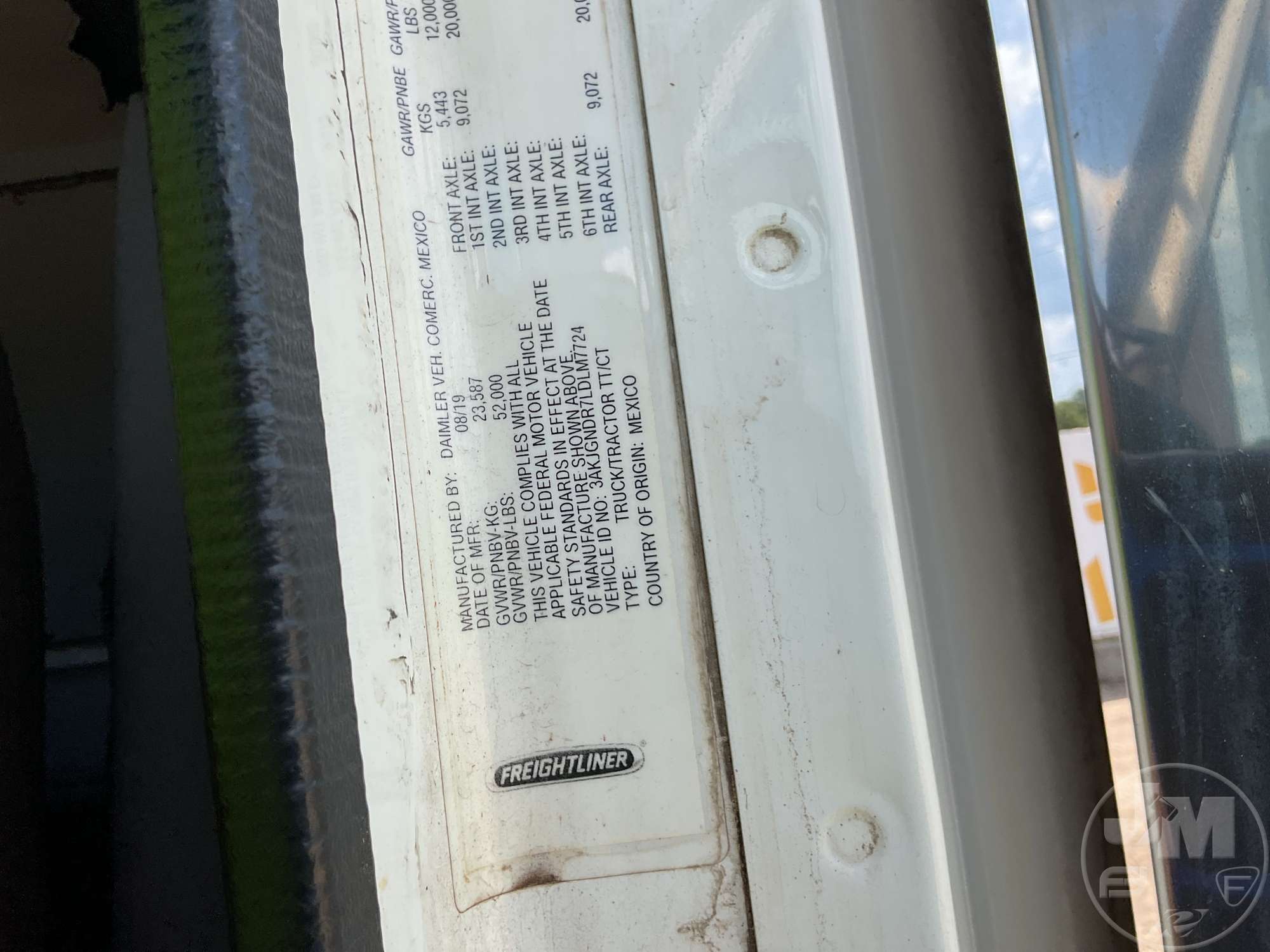 2020 Freightliner SD122