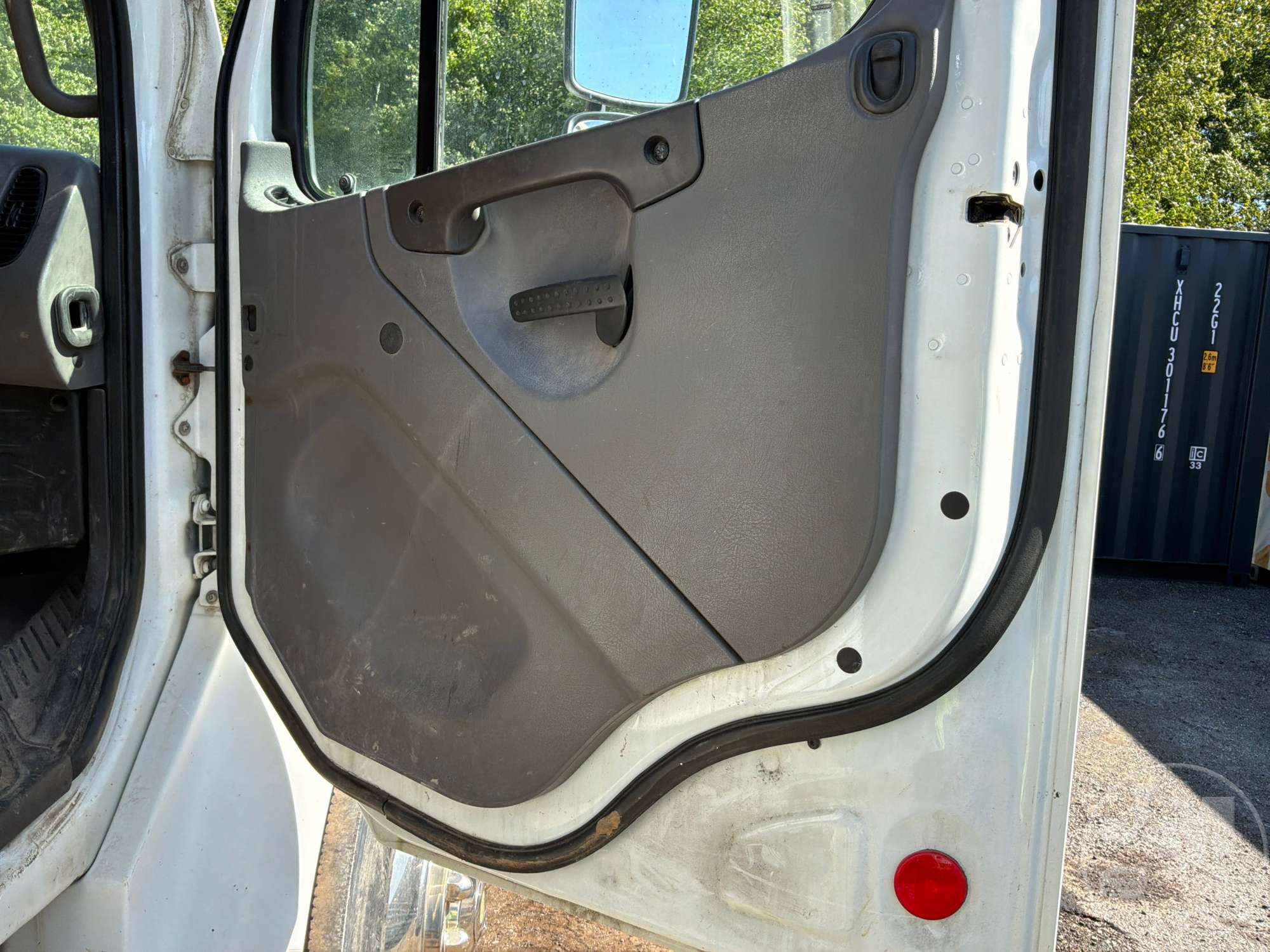 2005 Freightliner M2