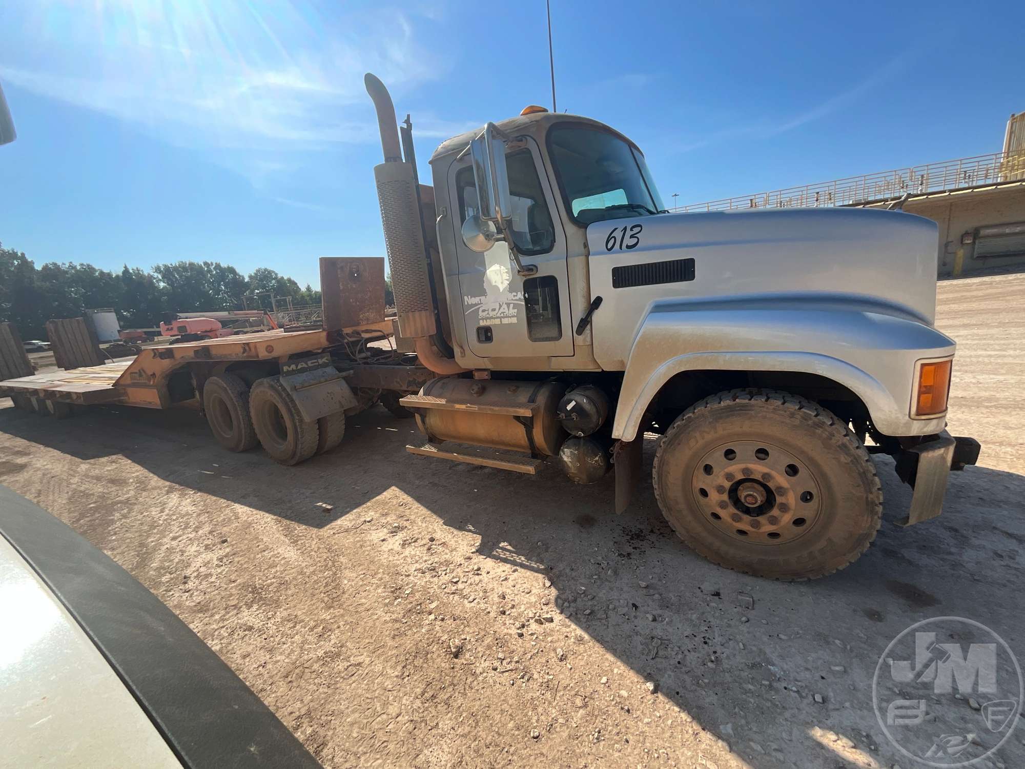 2004 Mack CH613