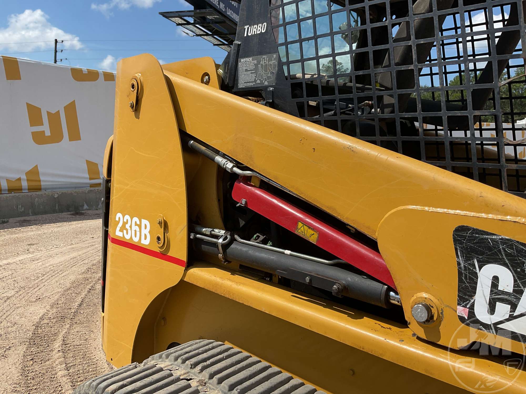 2000 Caterpillar 236B