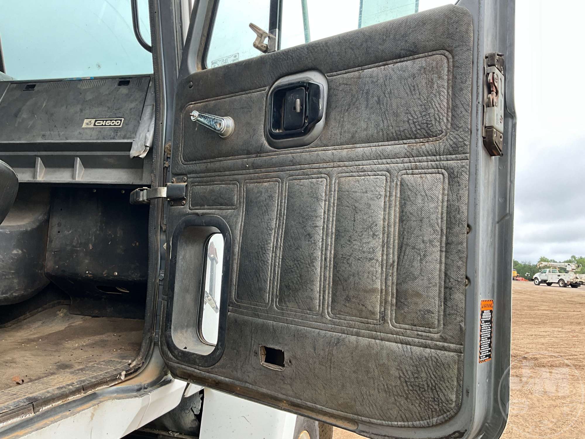 1997 Mack CH 613