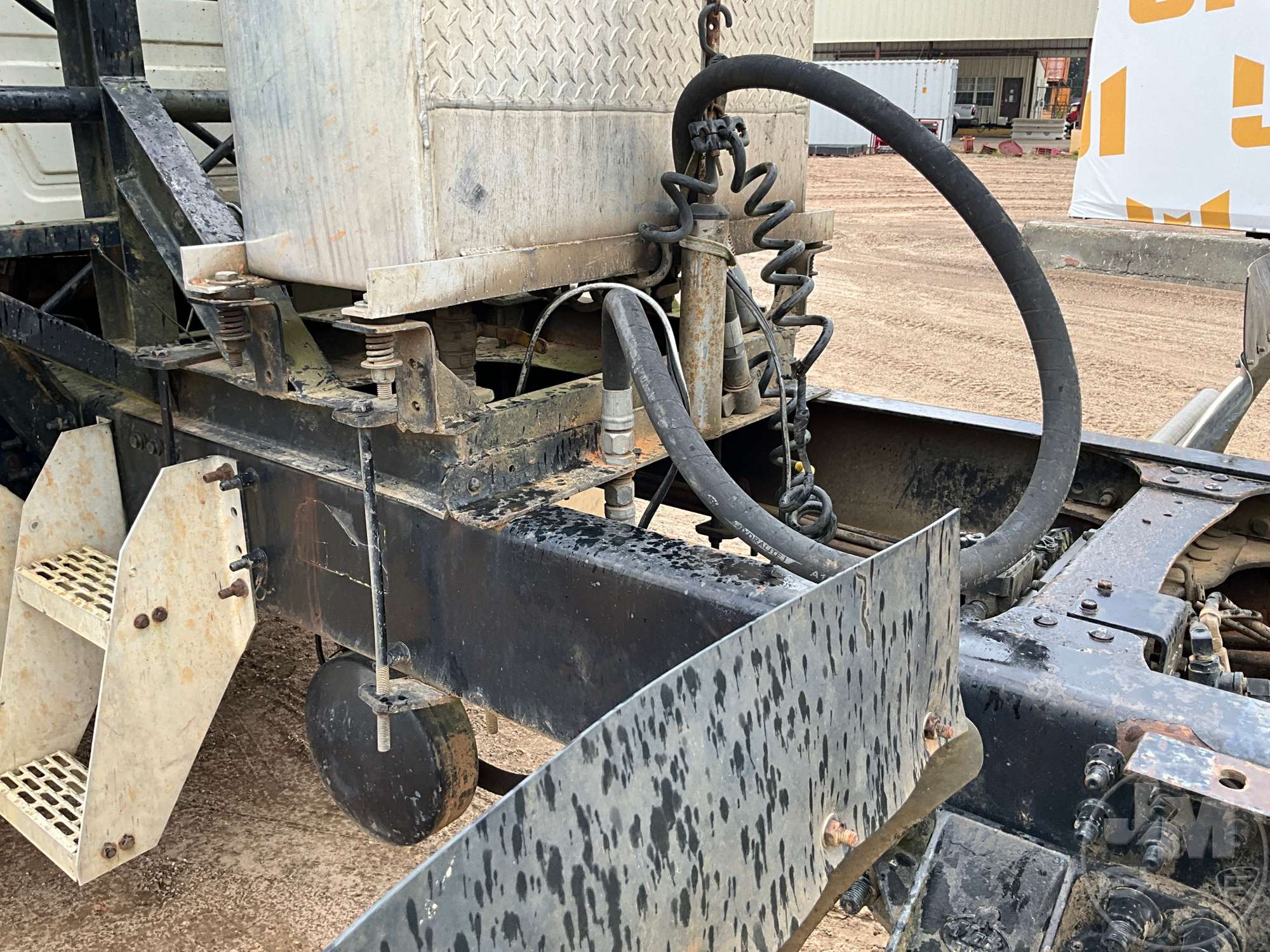 2005 Mack 613