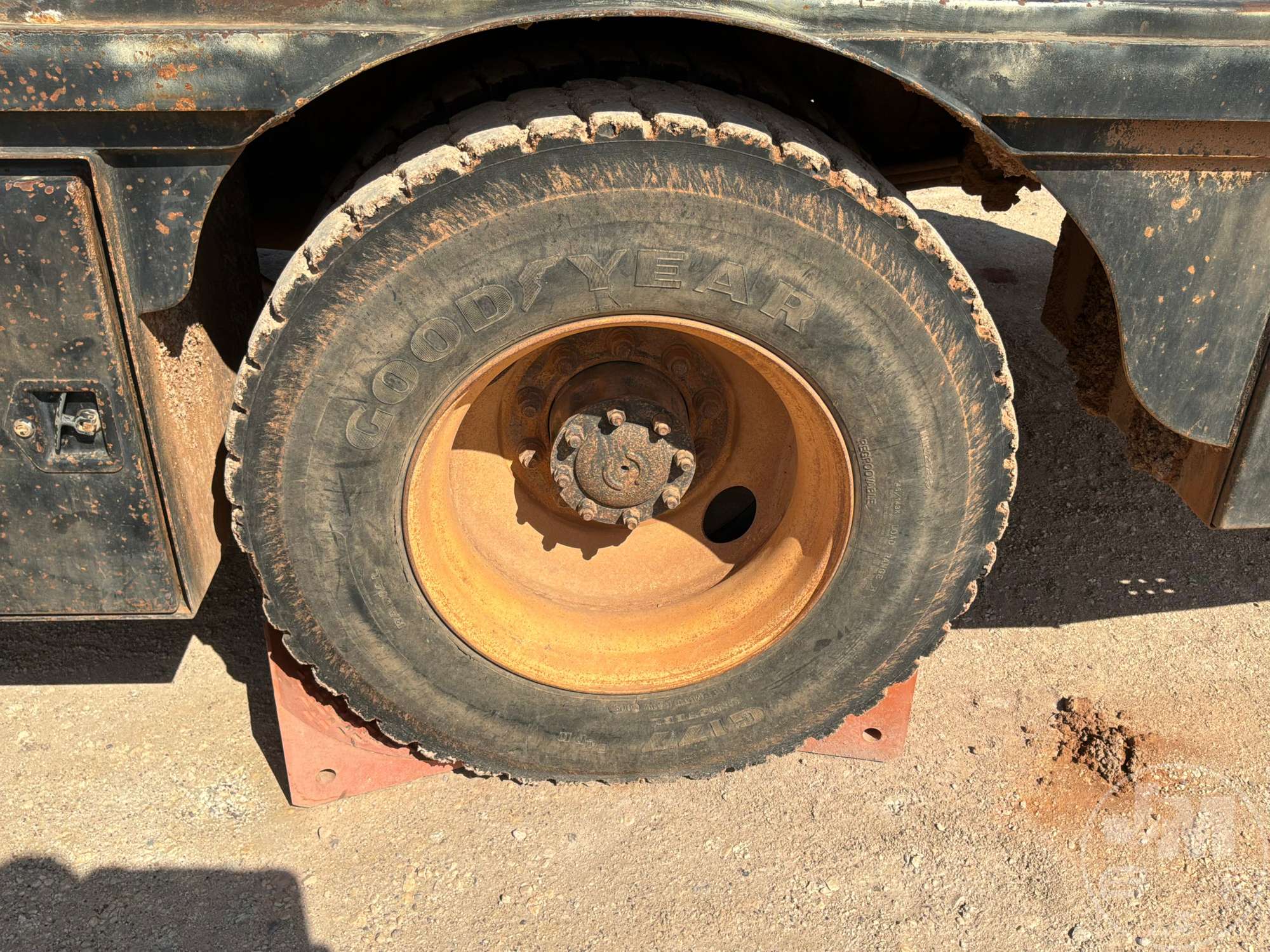 2002 Ford F750