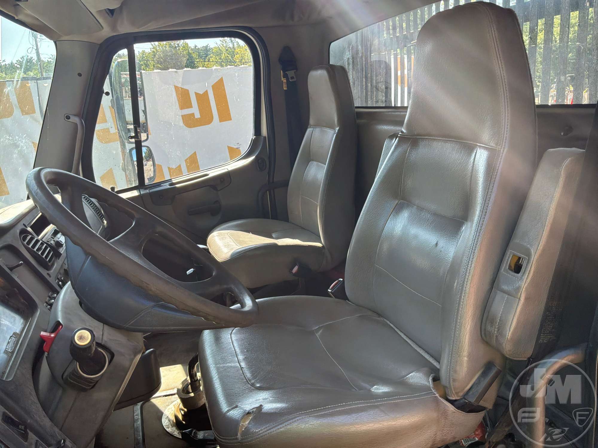 2005 Freightliner M2