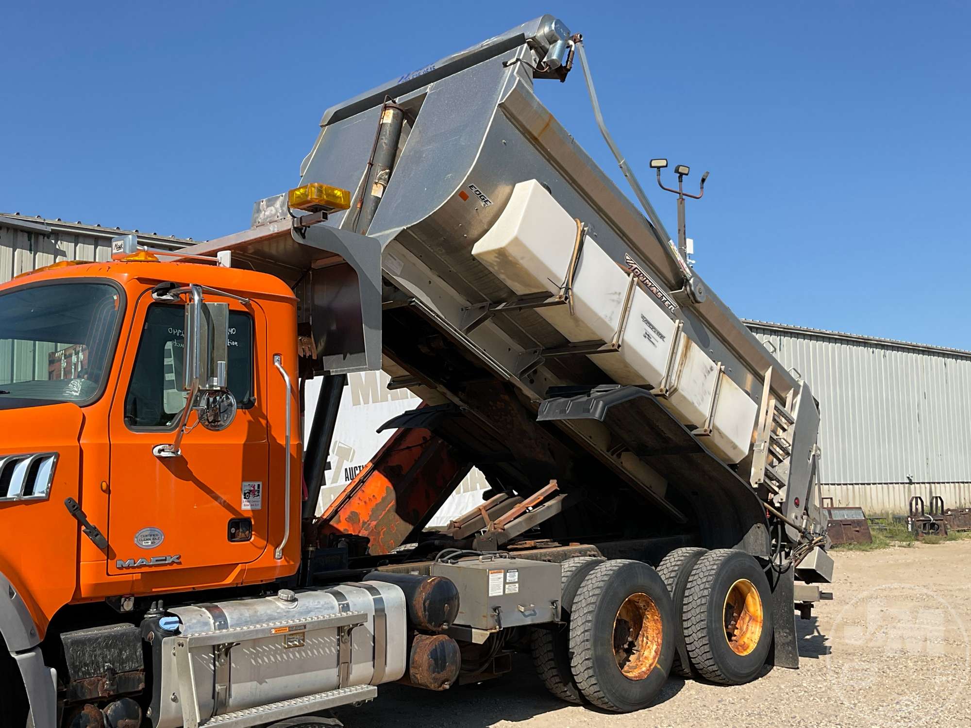 2014 Mack GU GRANITE