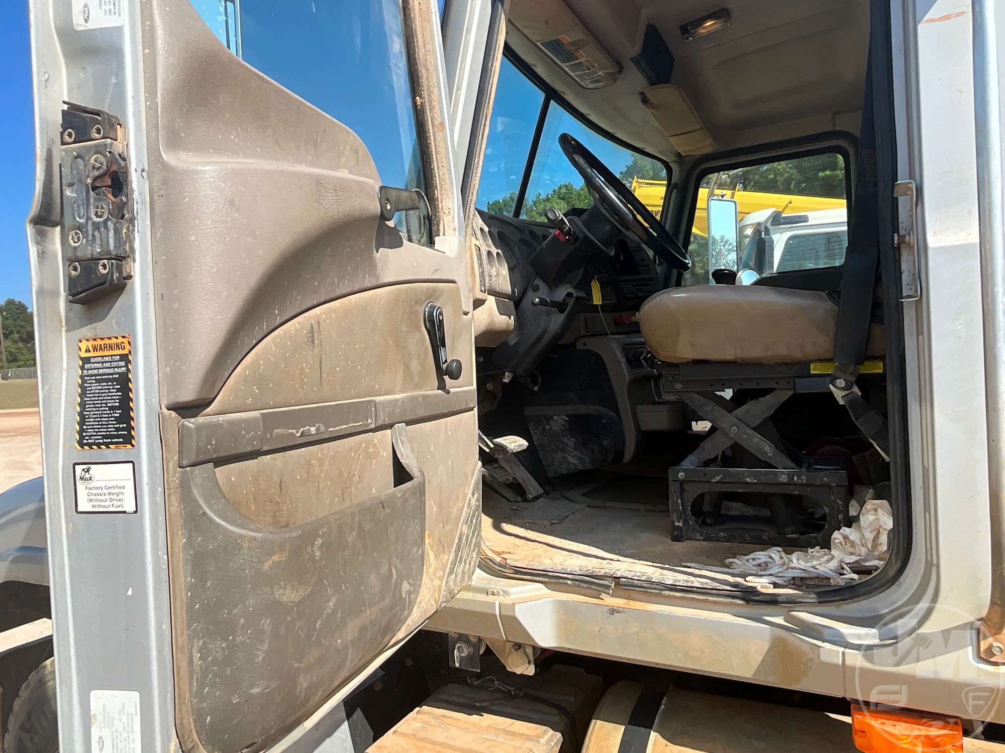 2004 Mack CH613