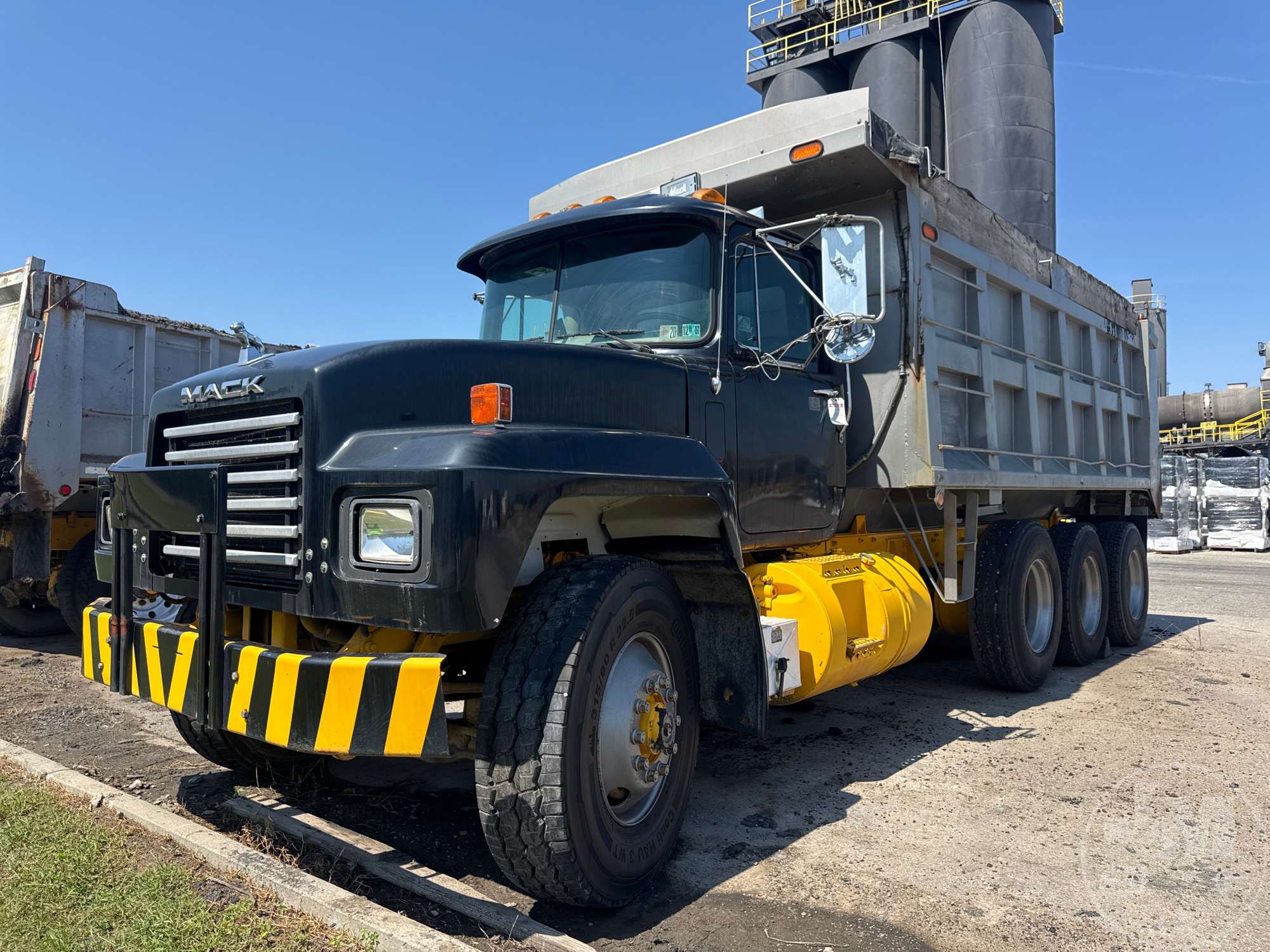 Photo of 1996 Mack RD688S