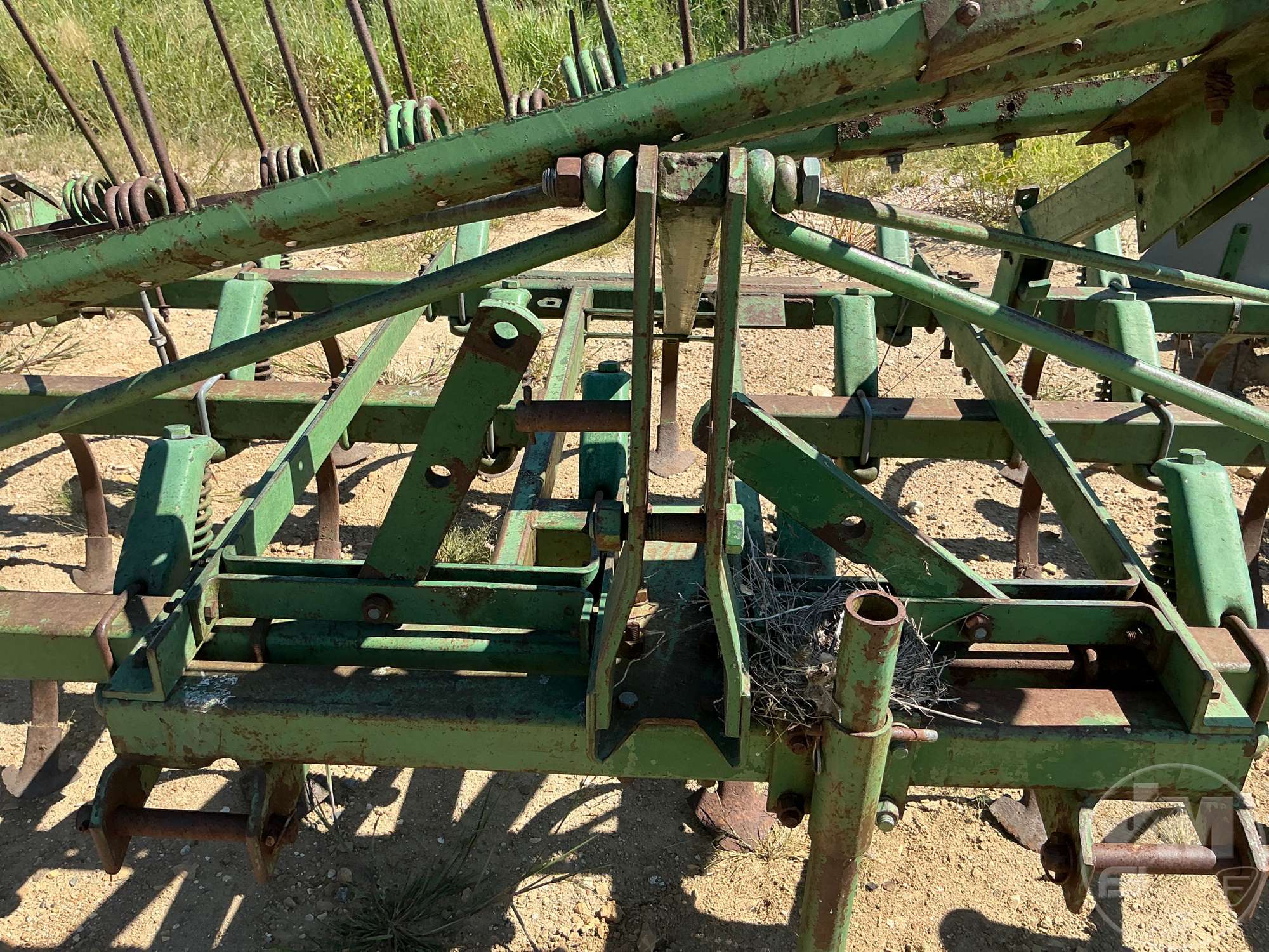 0 John Deere E1100 3 SECTION