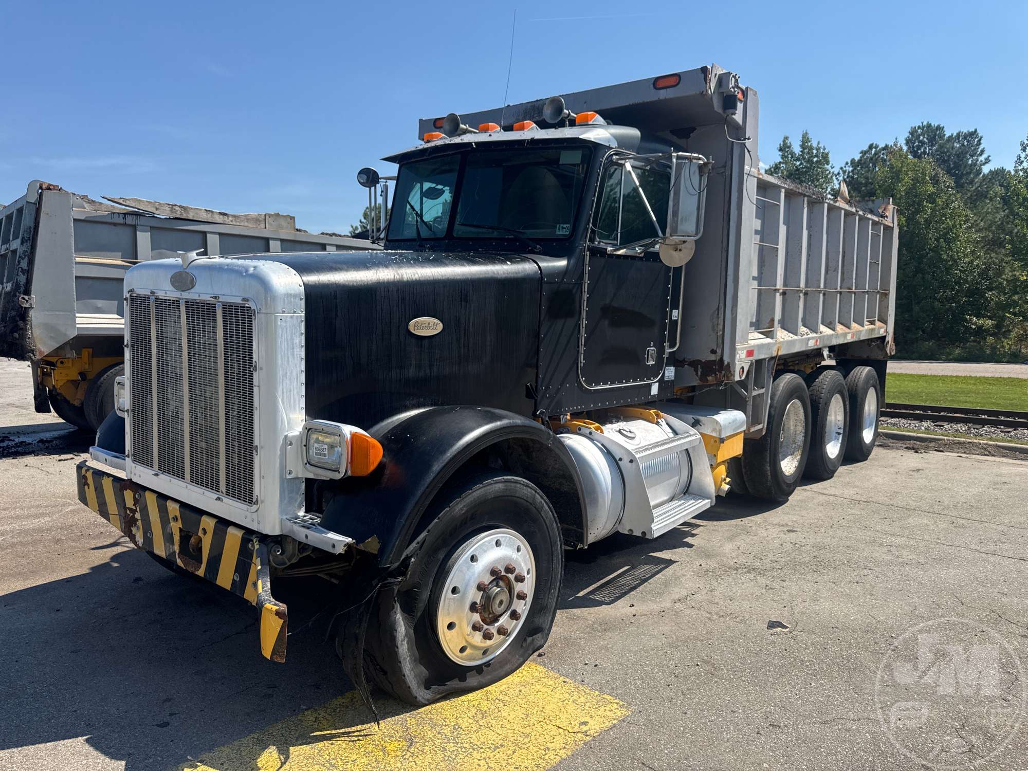Photo of 1996 Peterbilt 357