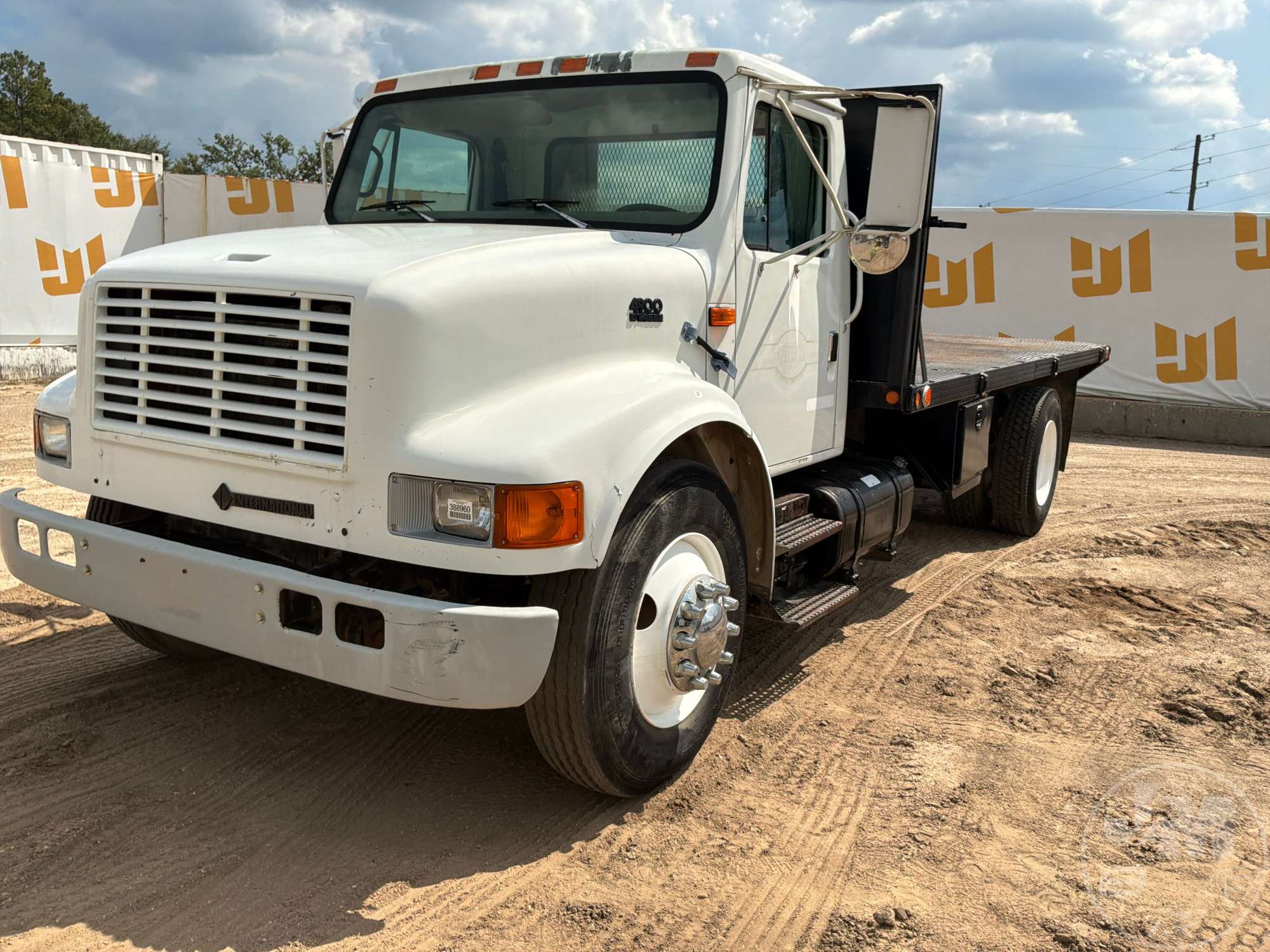 Photo of 1999 International 4900