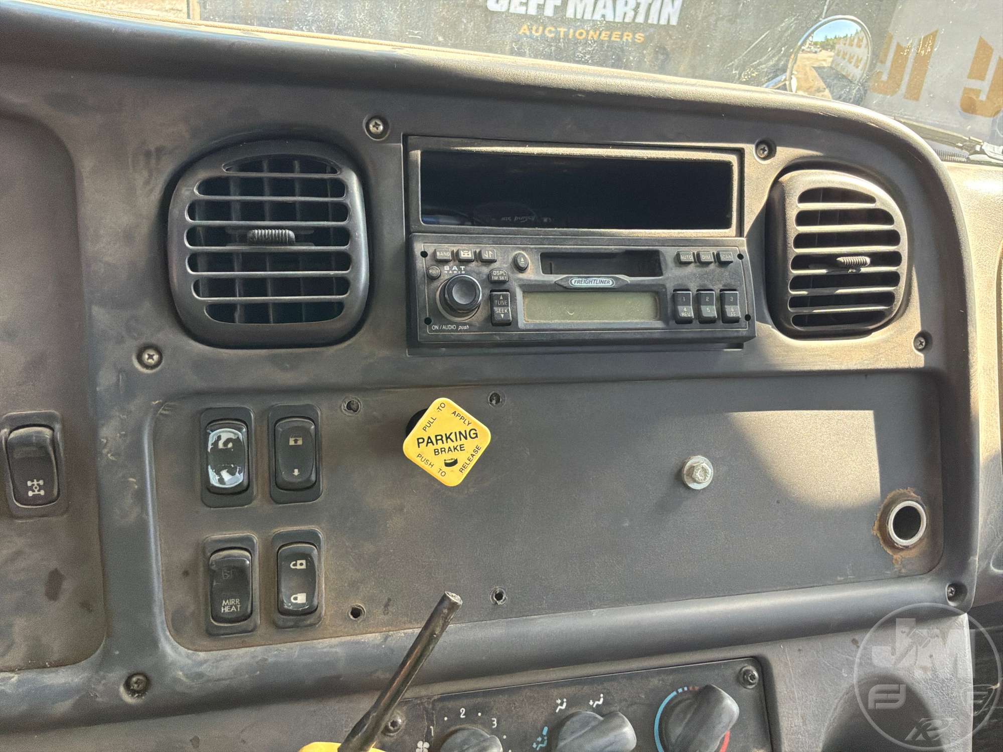 2005 Freightliner M2