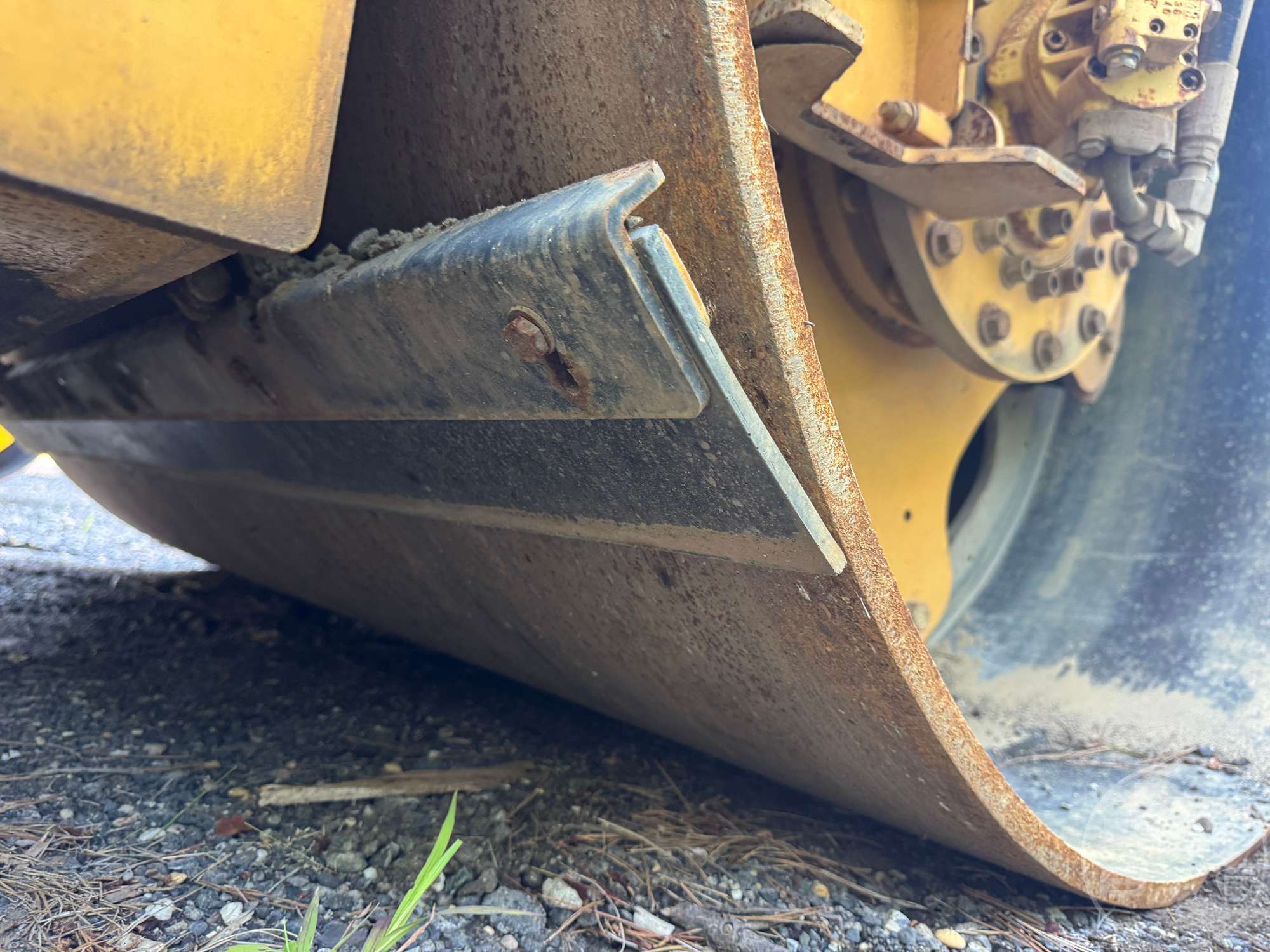 2015 Caterpillar CB64B