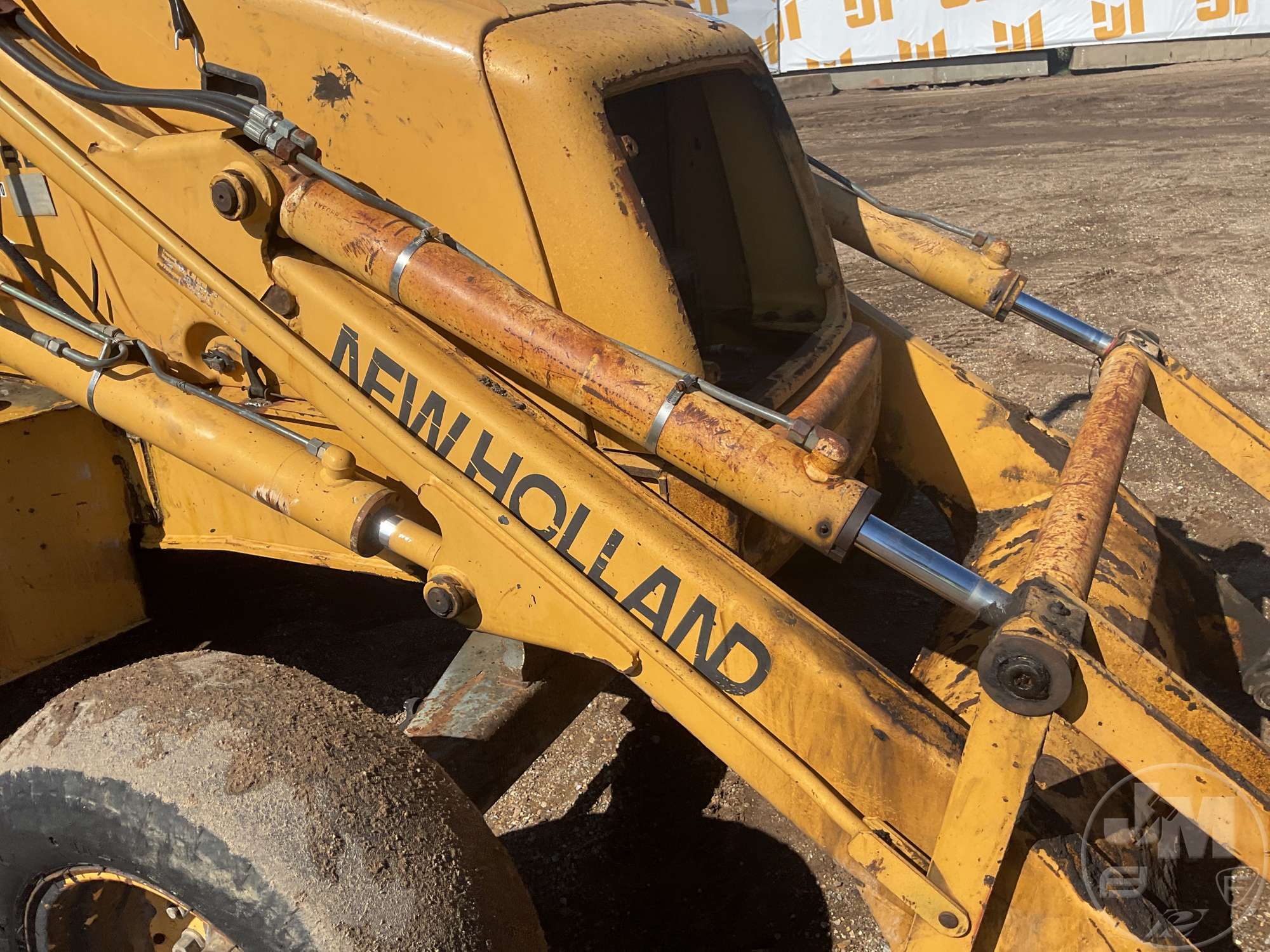 1998 New Holland 555E