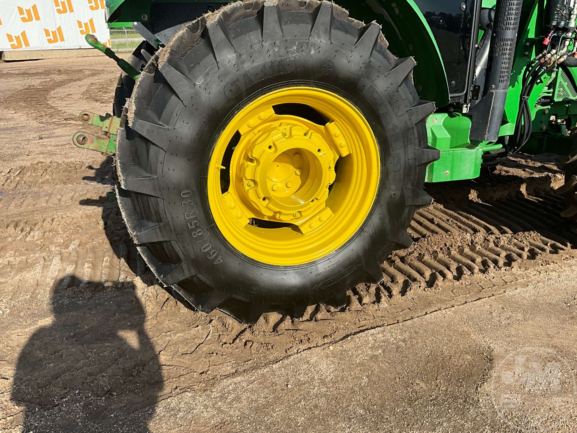 0 John Deere 5100E