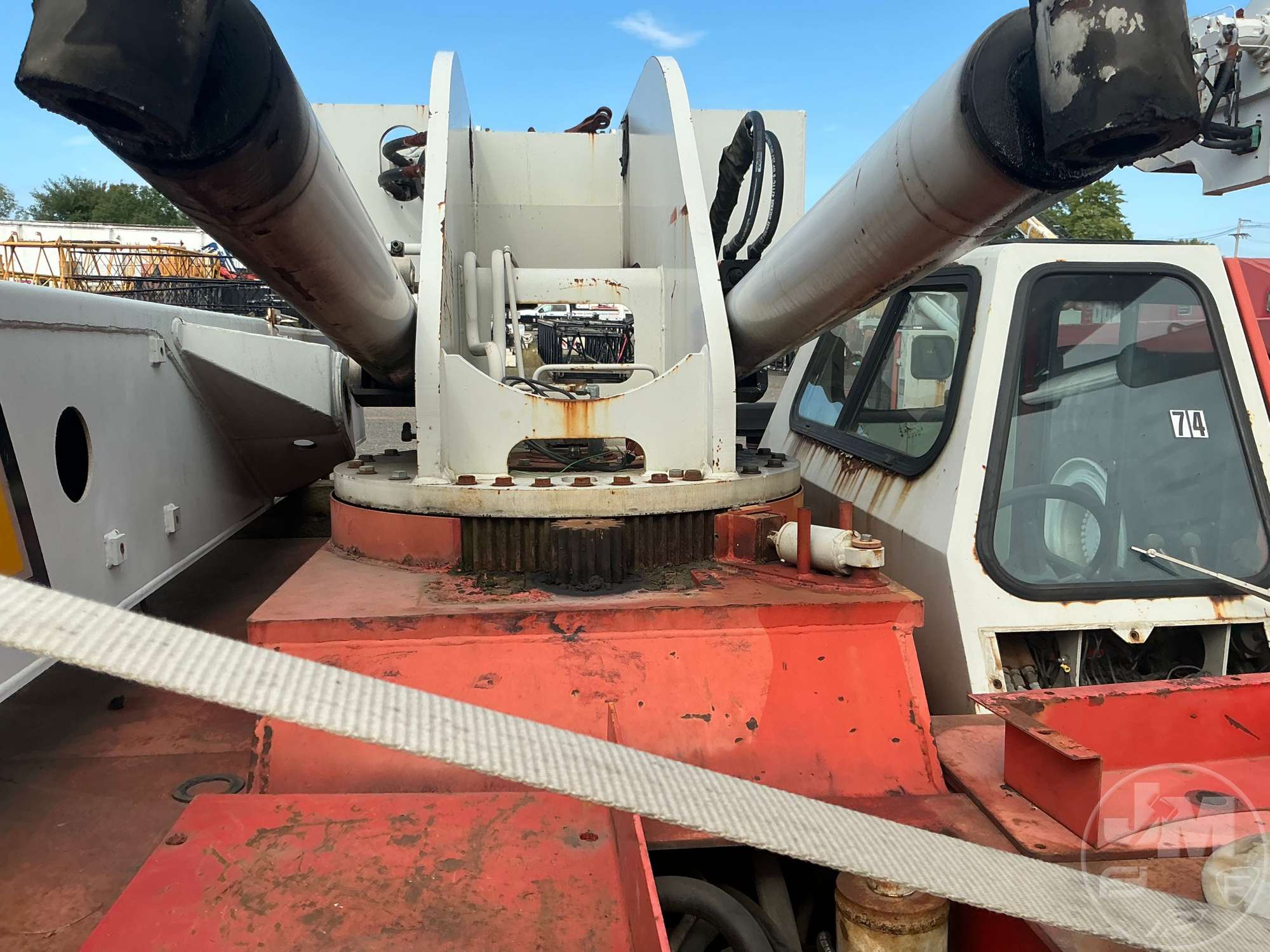 2003 Shuttlelift 5560B