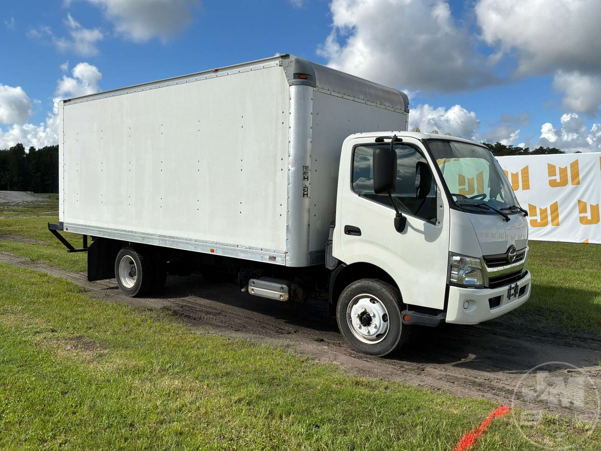 2017 Hino 195