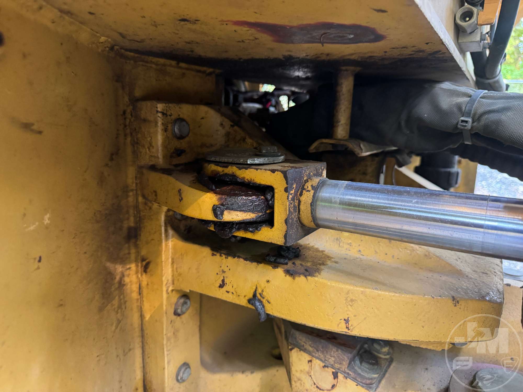 2015 Caterpillar CB64B