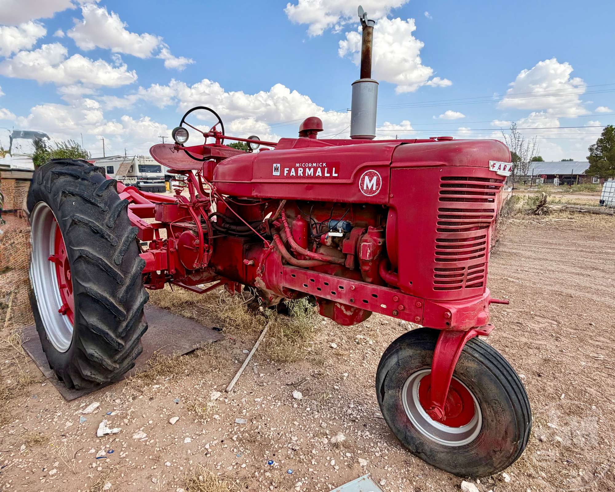 0 International MCCORMICK FARMALL