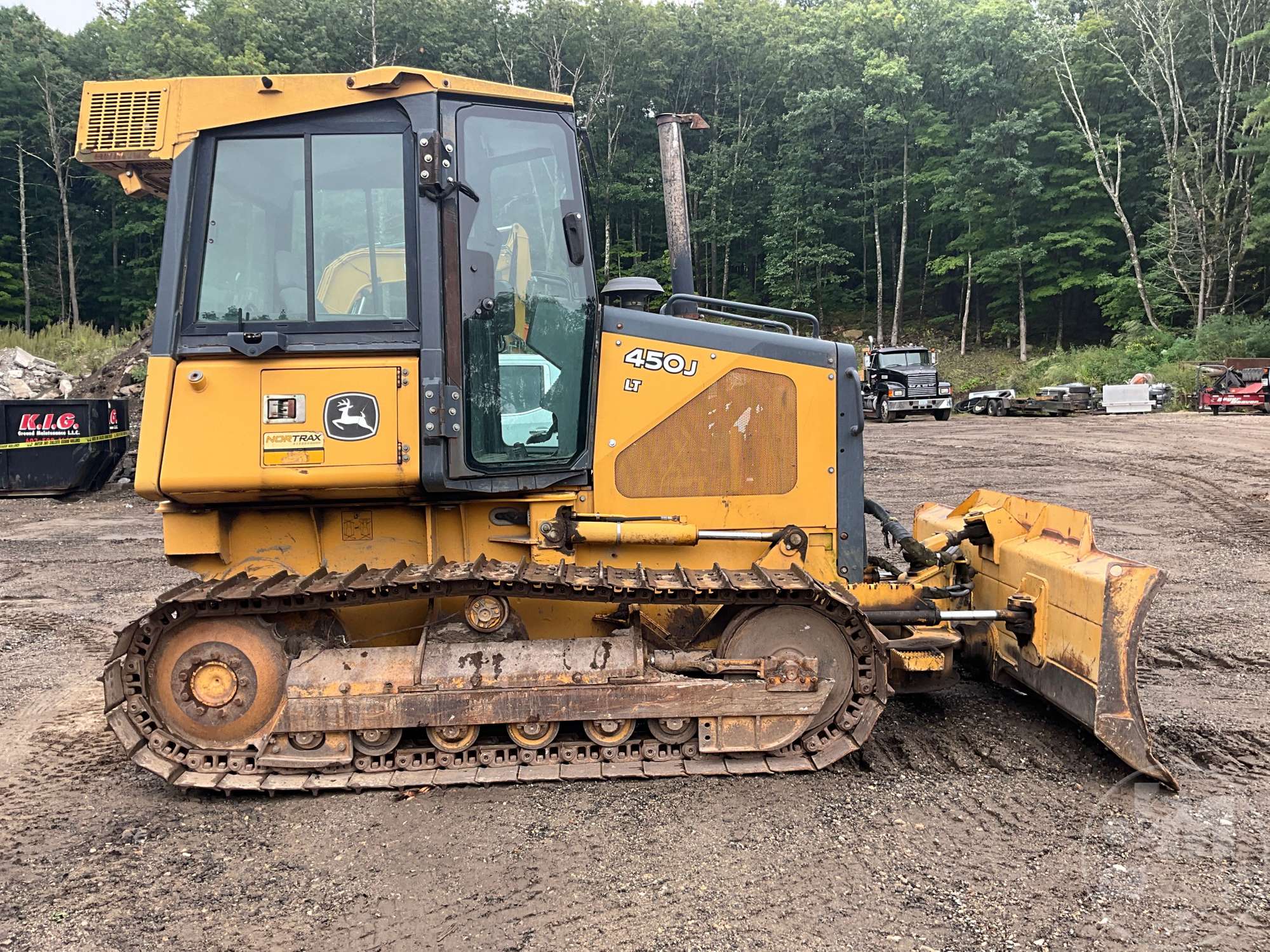 2005 John Deere 450J LT
