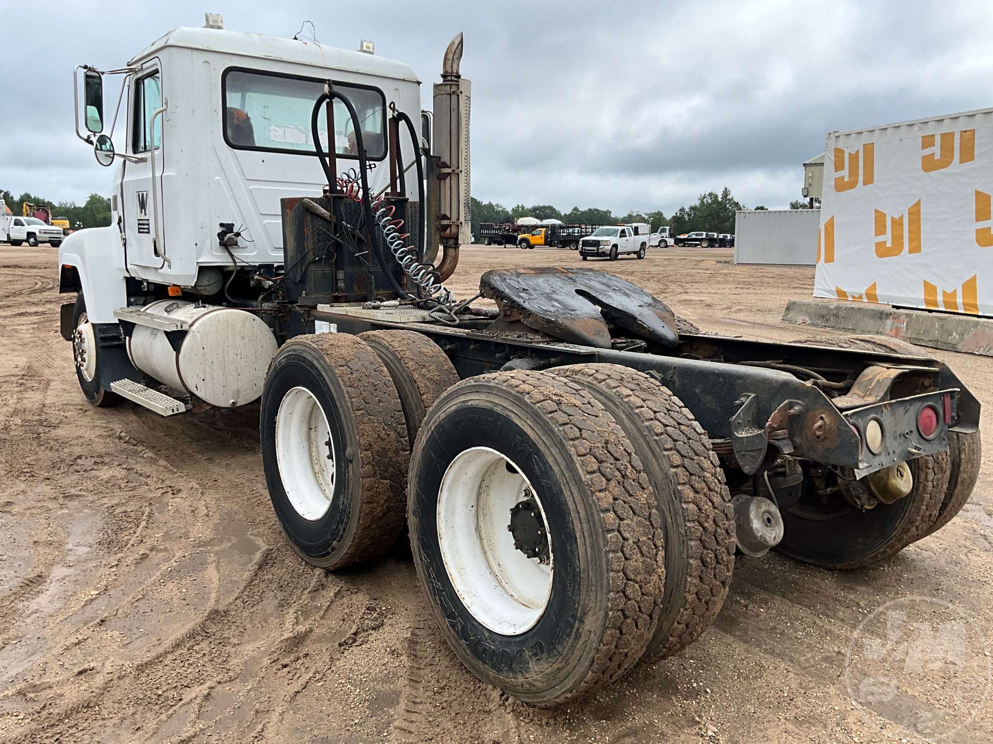 1997 Mack CH 613
