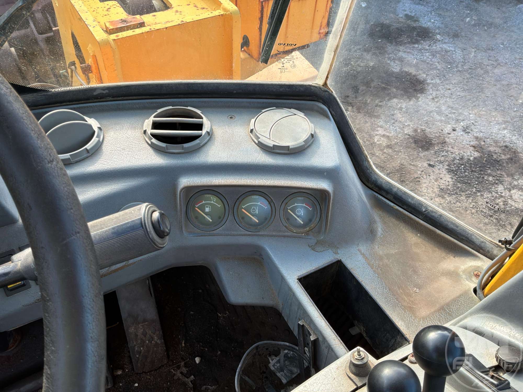 1999 Volvo L120C