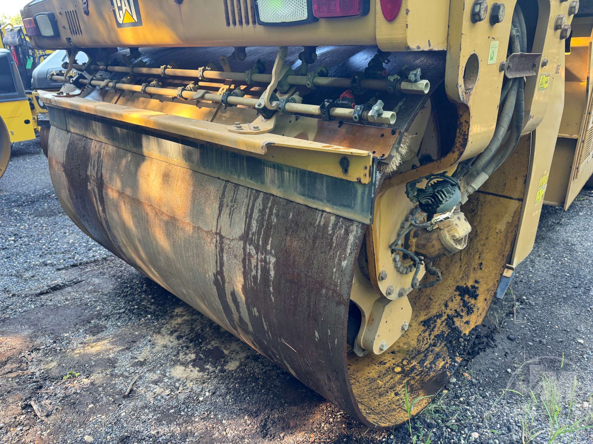 2015 Caterpillar CB64B