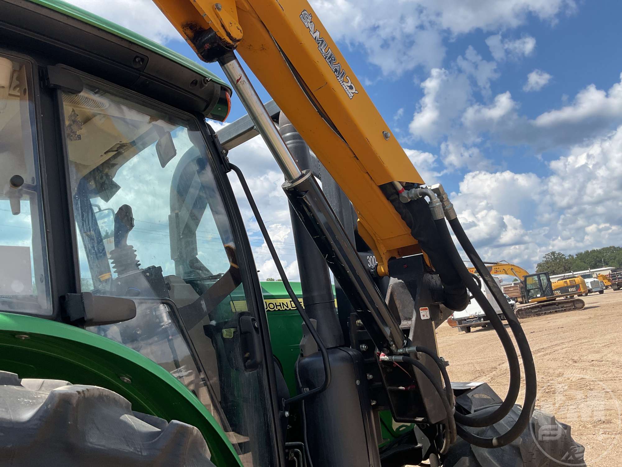 0 John Deere 6105E