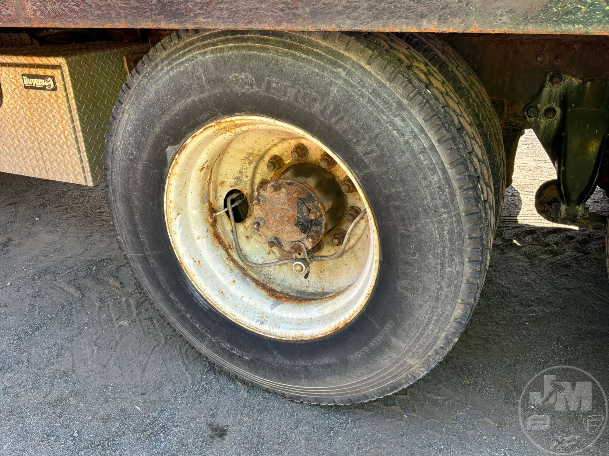 2005 Freightliner M2