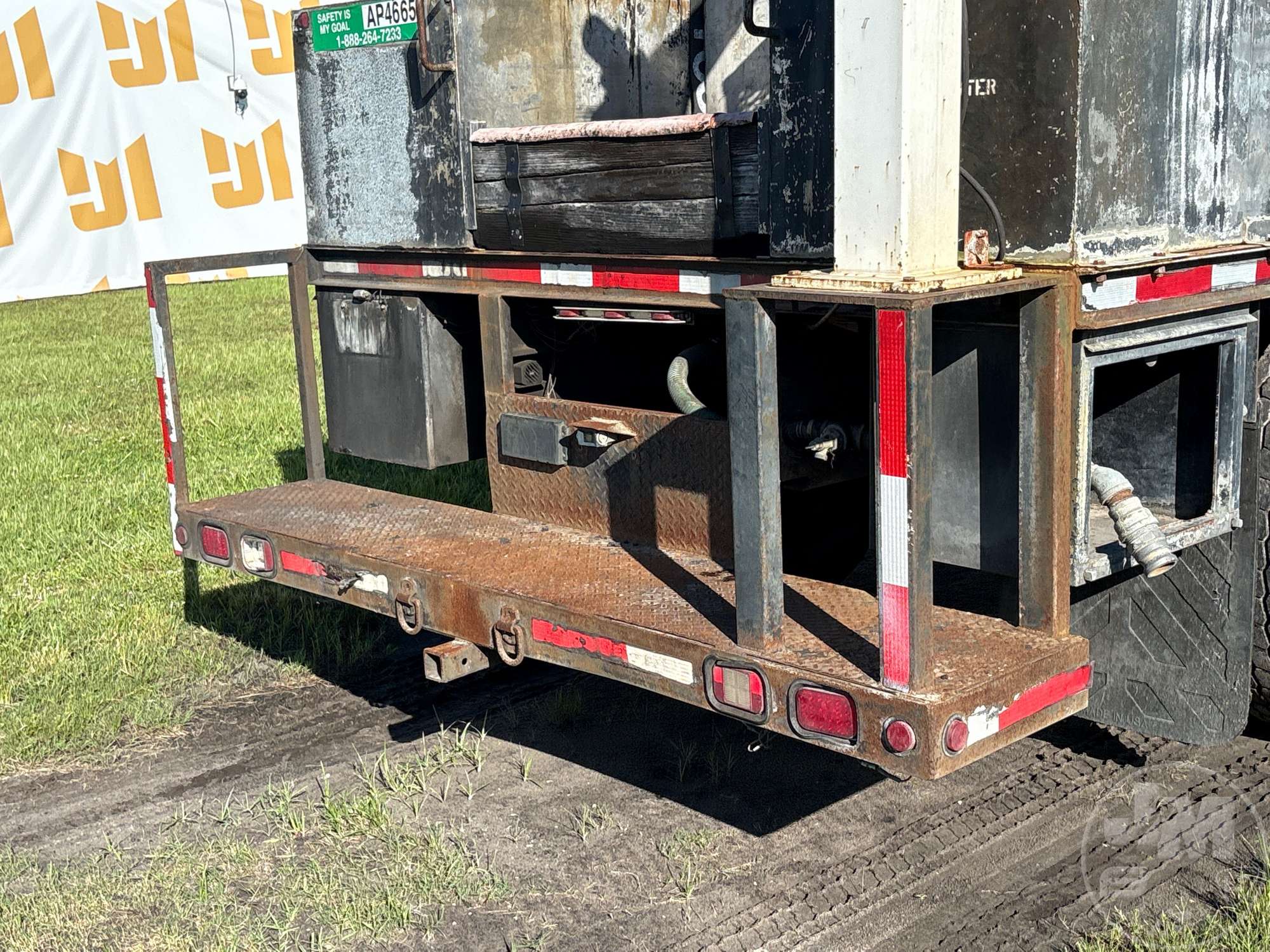 2009 Ford F-650XL SD CREW CAB