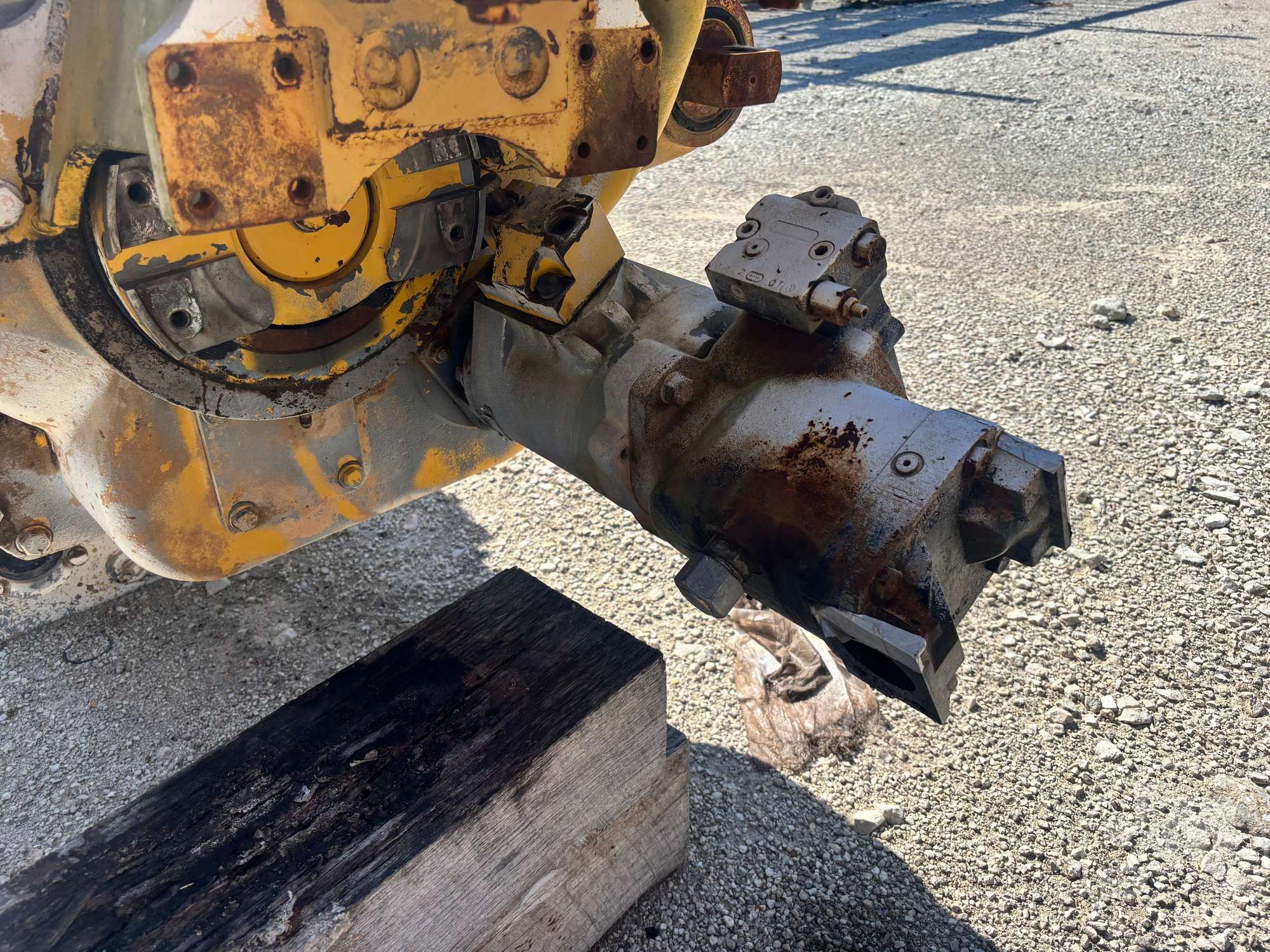 0 Komatsu 530M TRANSMISSION
